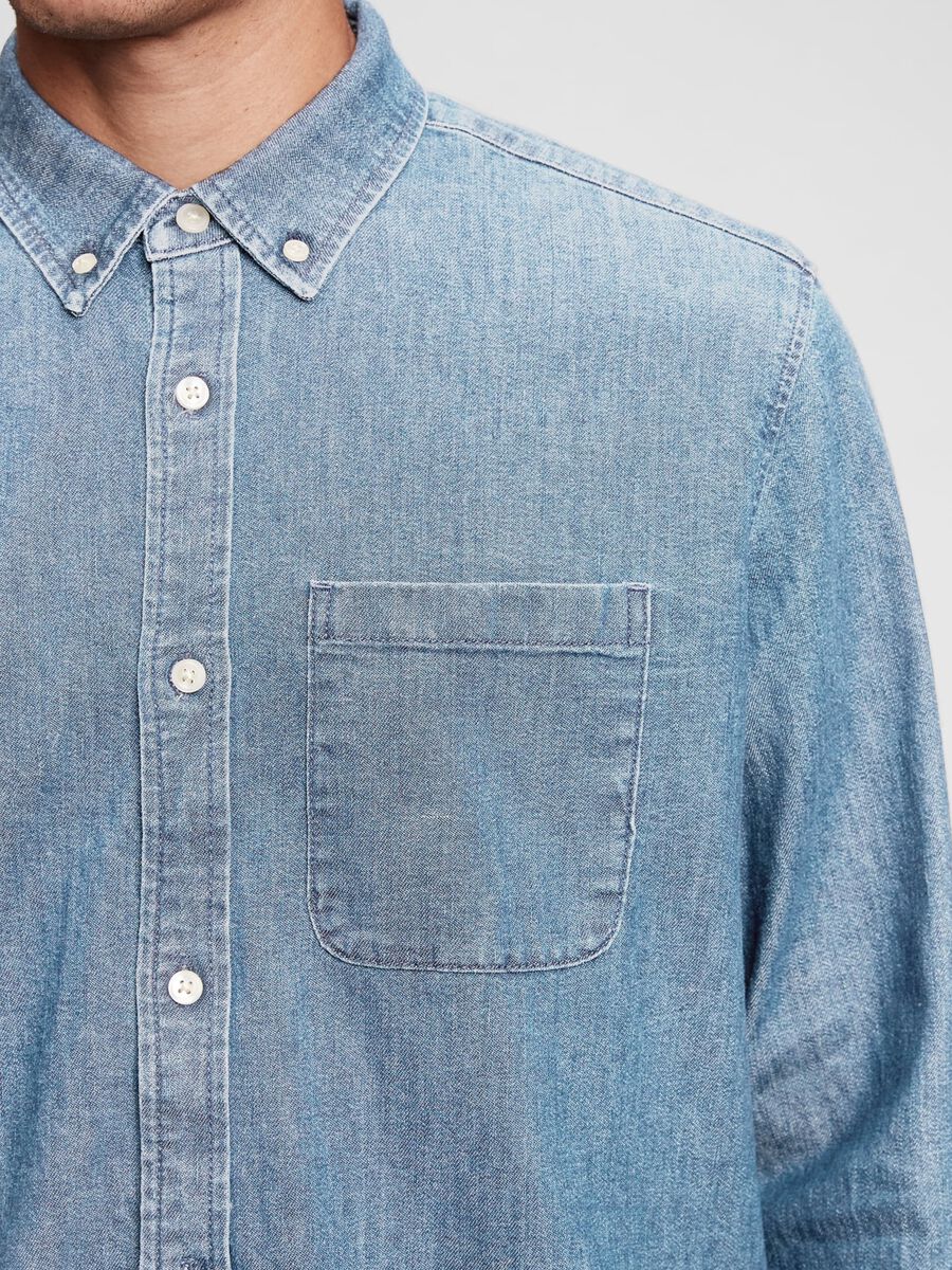 Camicia in denim con tasca Uomo_2