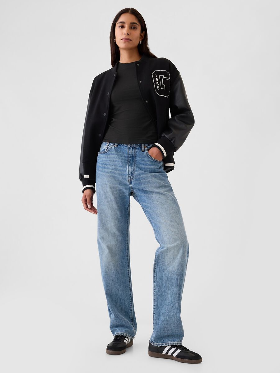 T-shirt nera elasticizzata a maniche corte Donna_2