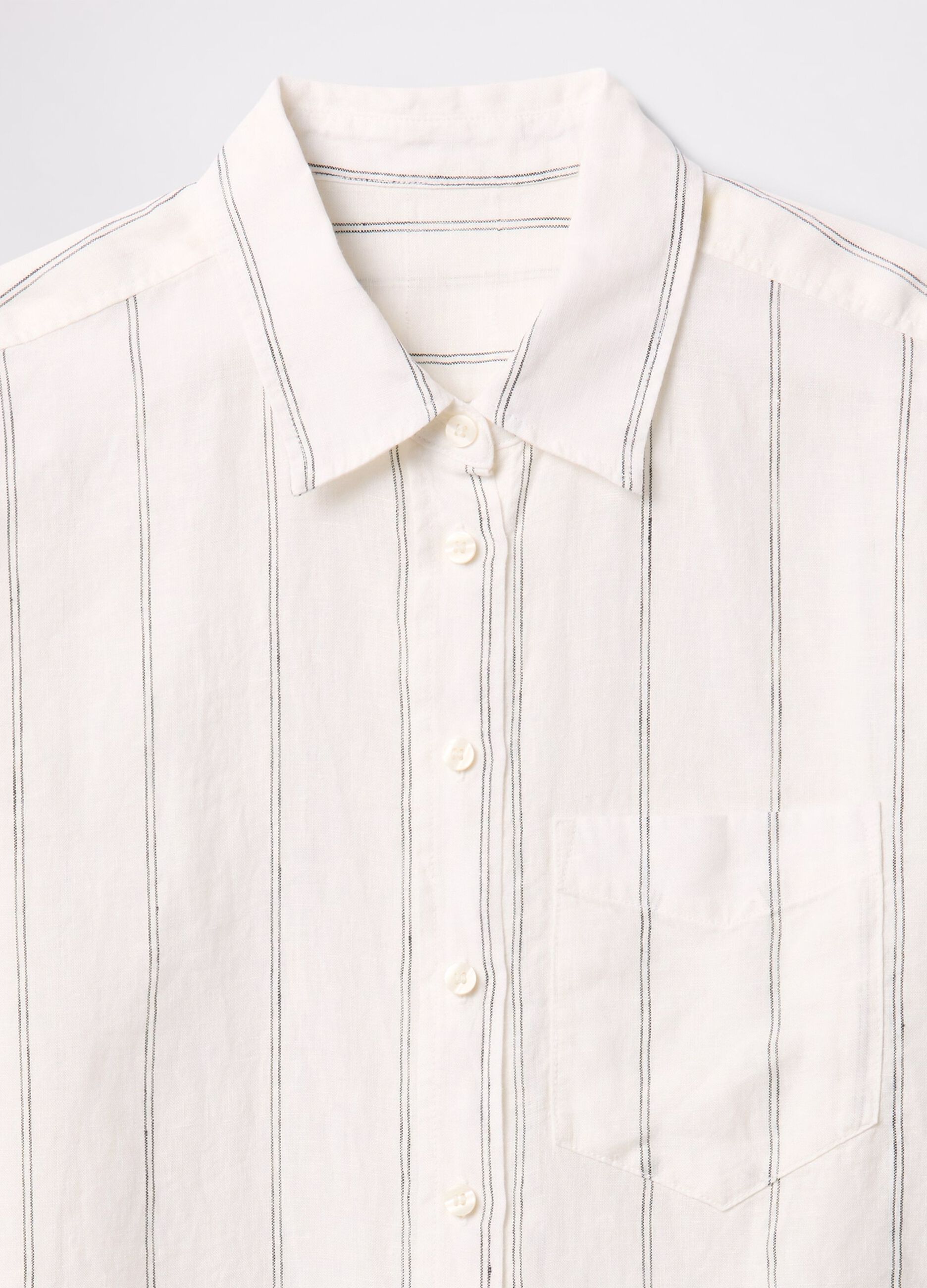 Wide white striped shirt in 100% linen_4