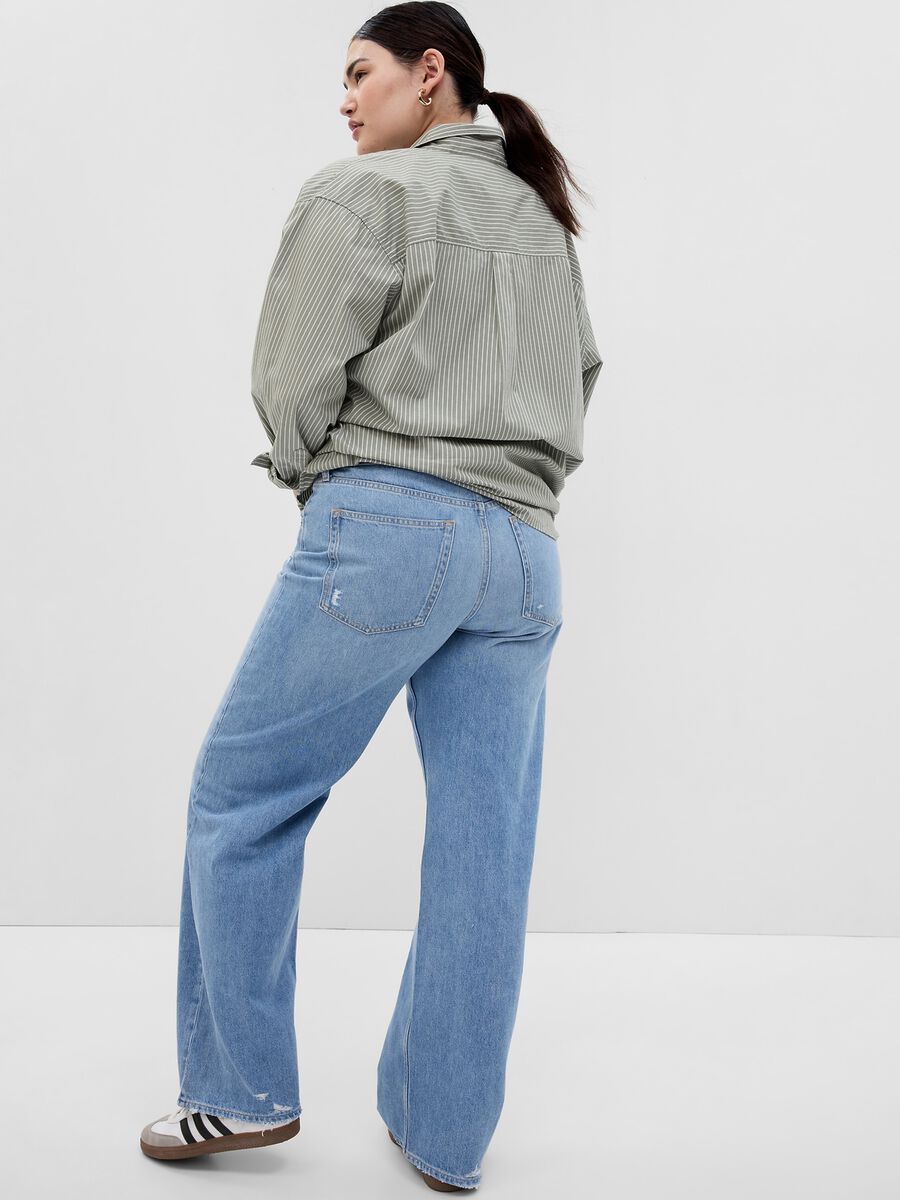 Jeans straight fit a vita bassa con abrasioni Donna_3
