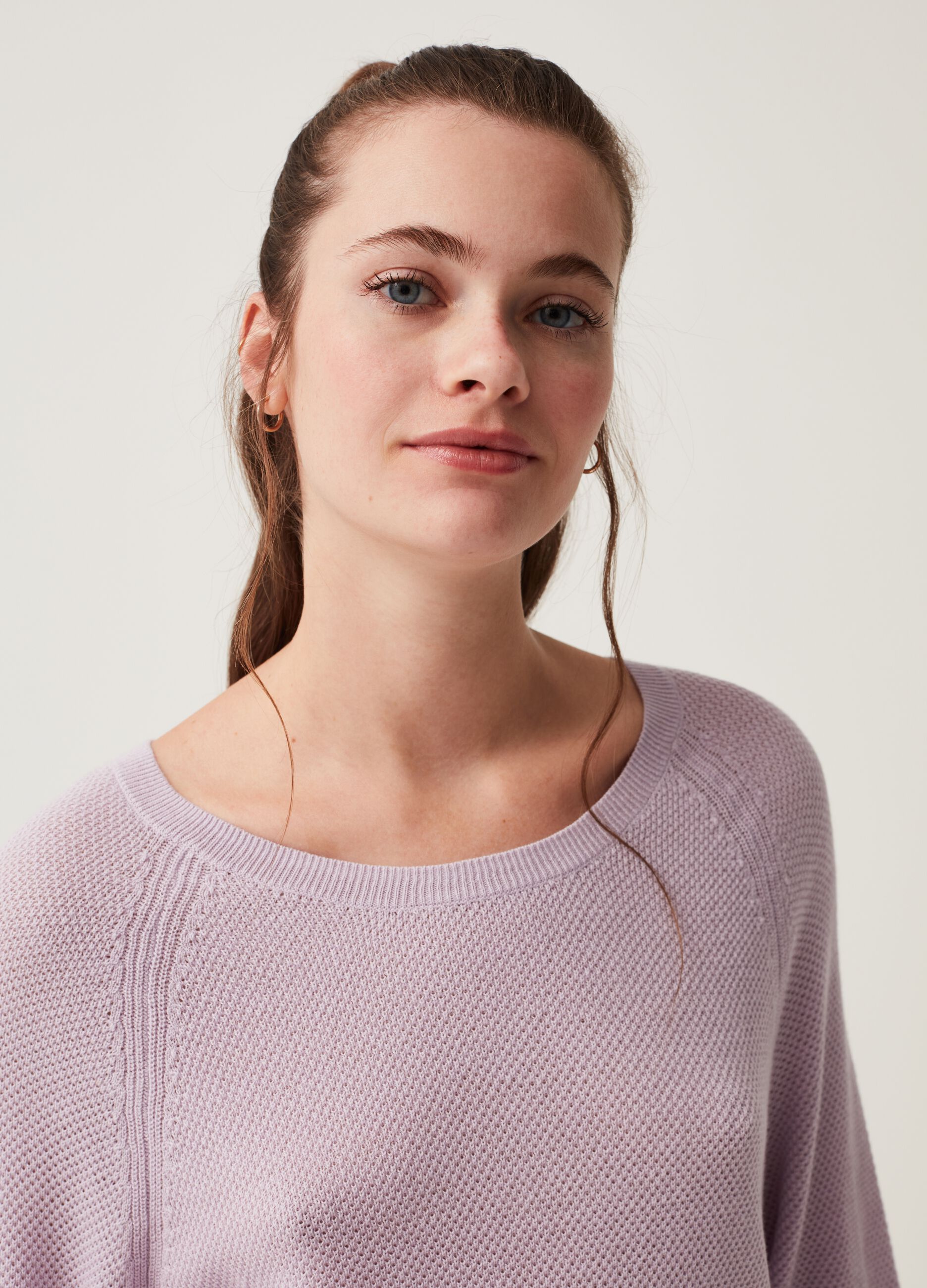 Long pullover with raglan sleeves