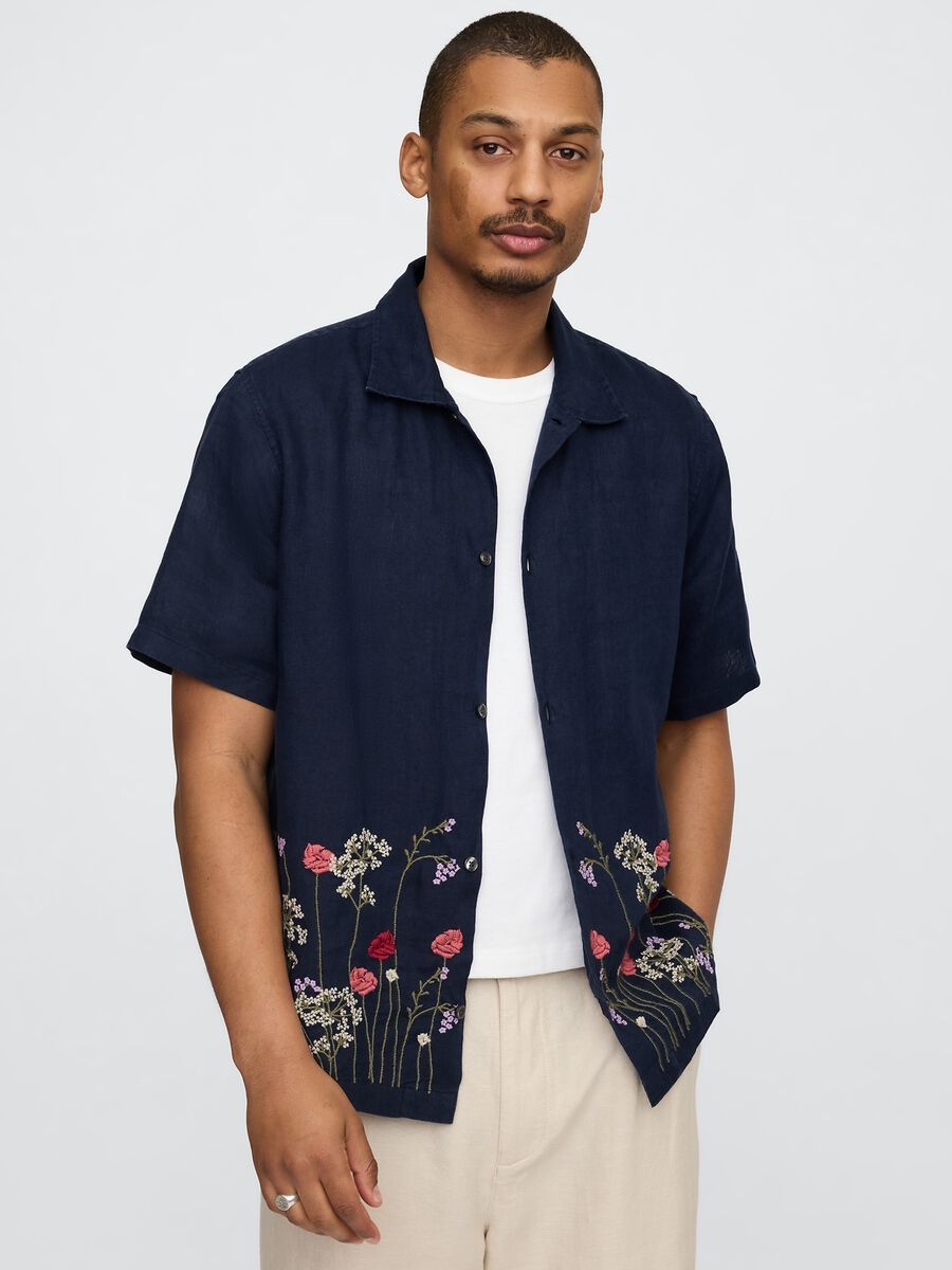 Camicia blu con ricami floreali Man_0