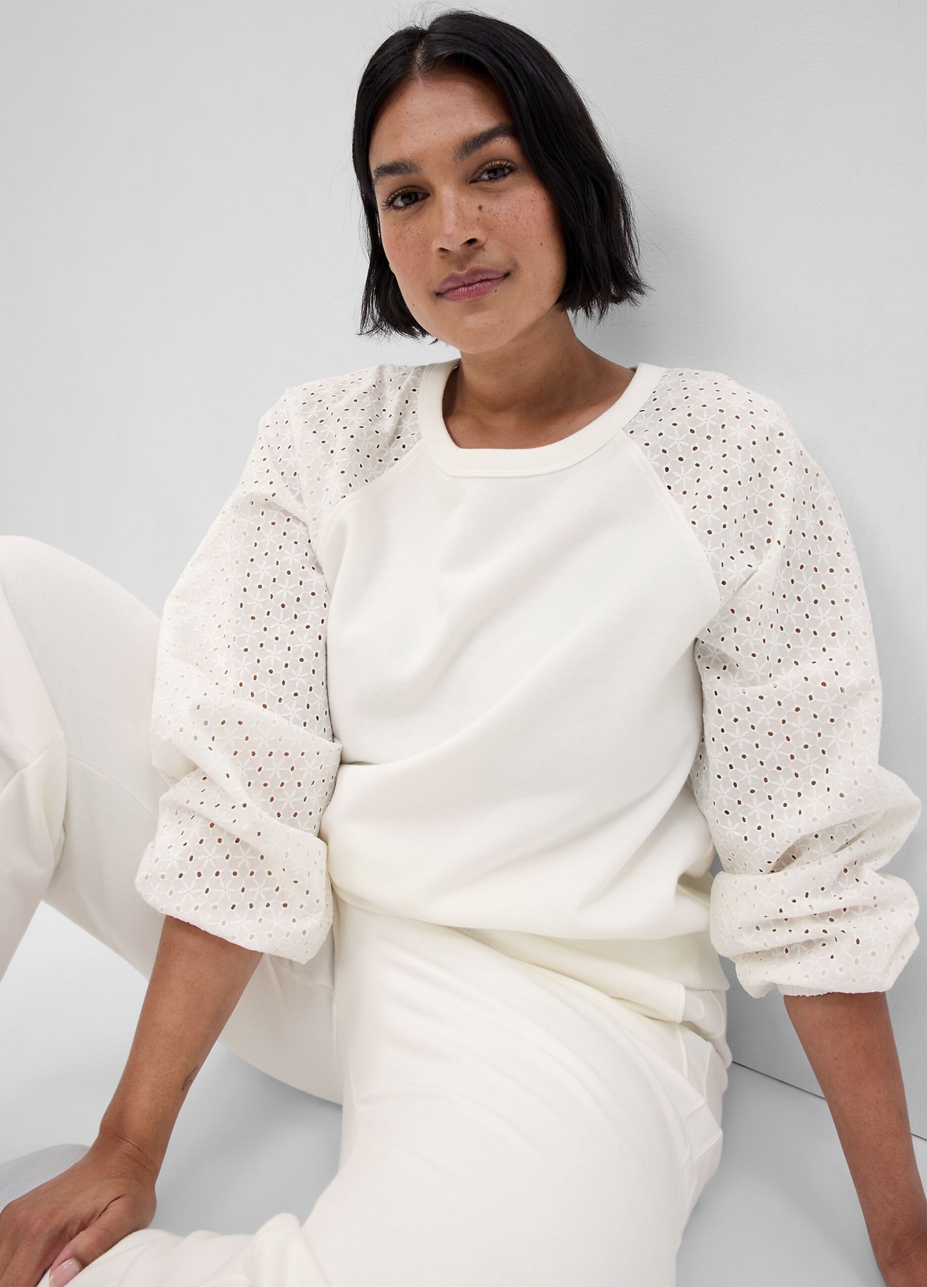 Sweatshirt with broderie anglaise lace sleeves_3