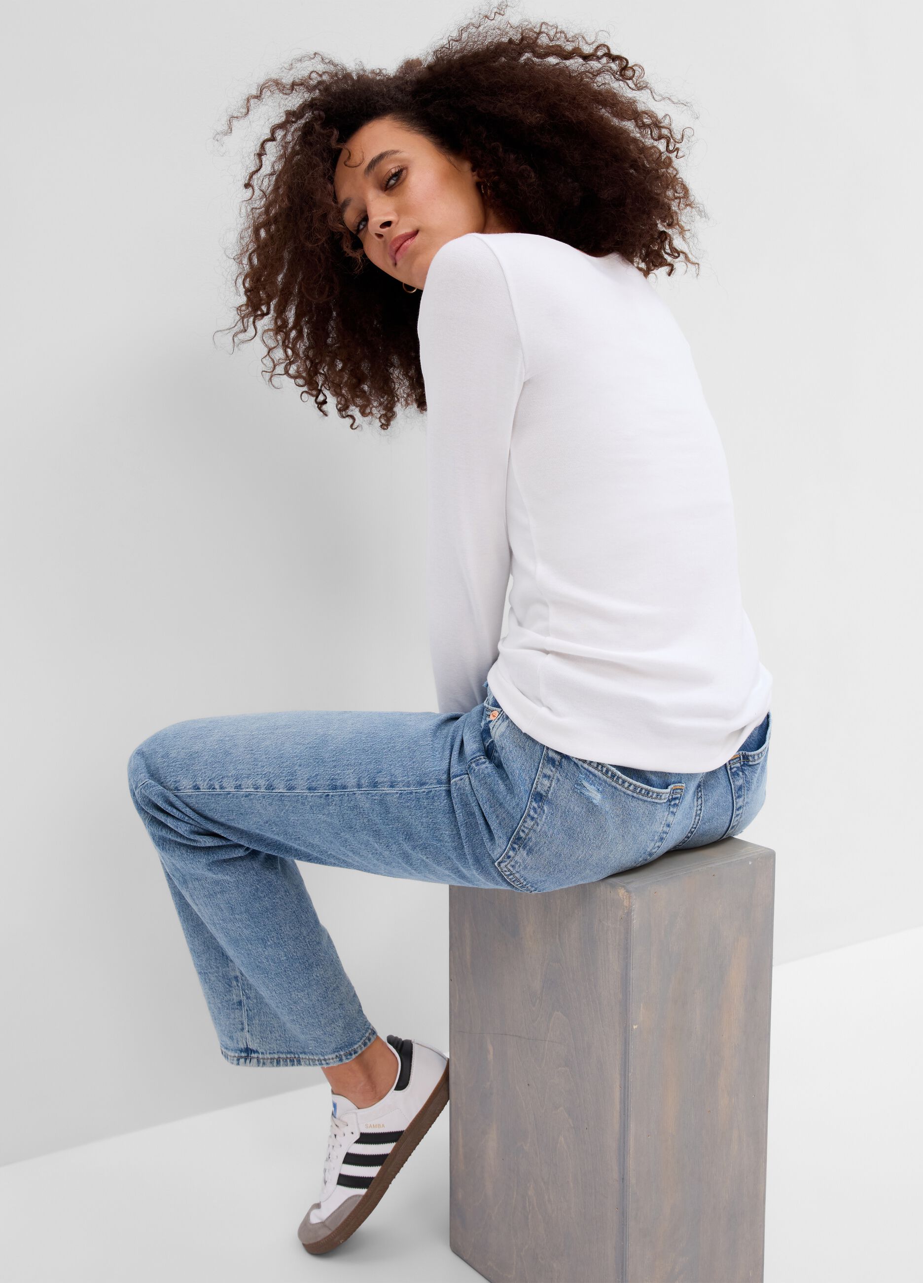 T-shirt scollo a barchetta in cotone e modal_1