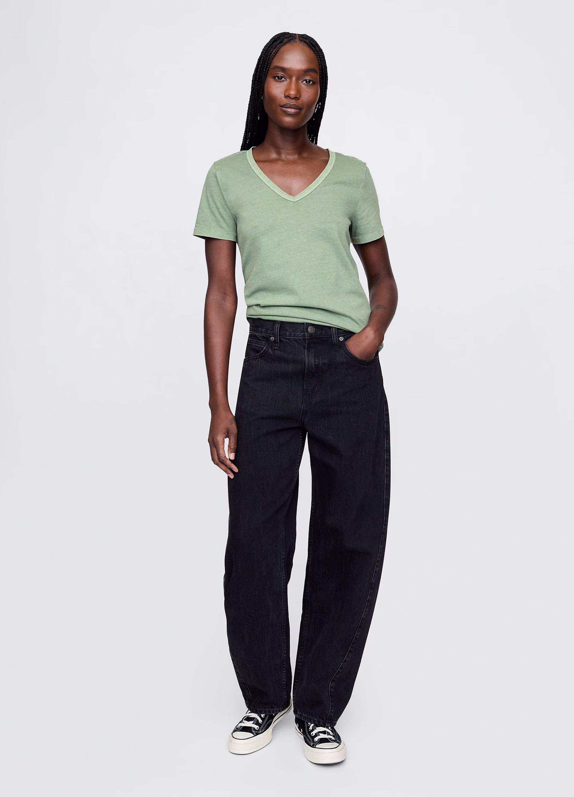 T-shirt verde in cotone con scollo a V_1
