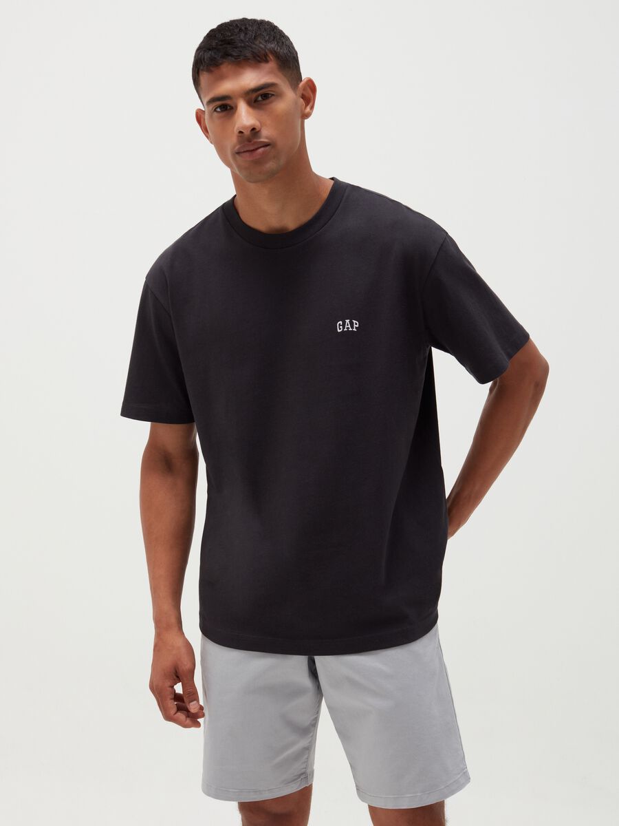 Bermuda chino in cotone e Lyocell Uomo_0