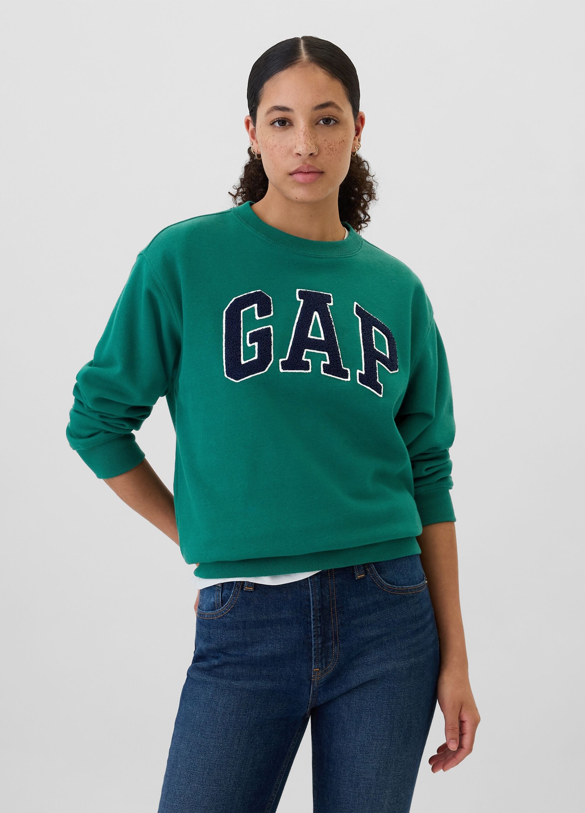 Felpa con ricamo logo boucl&eacute;