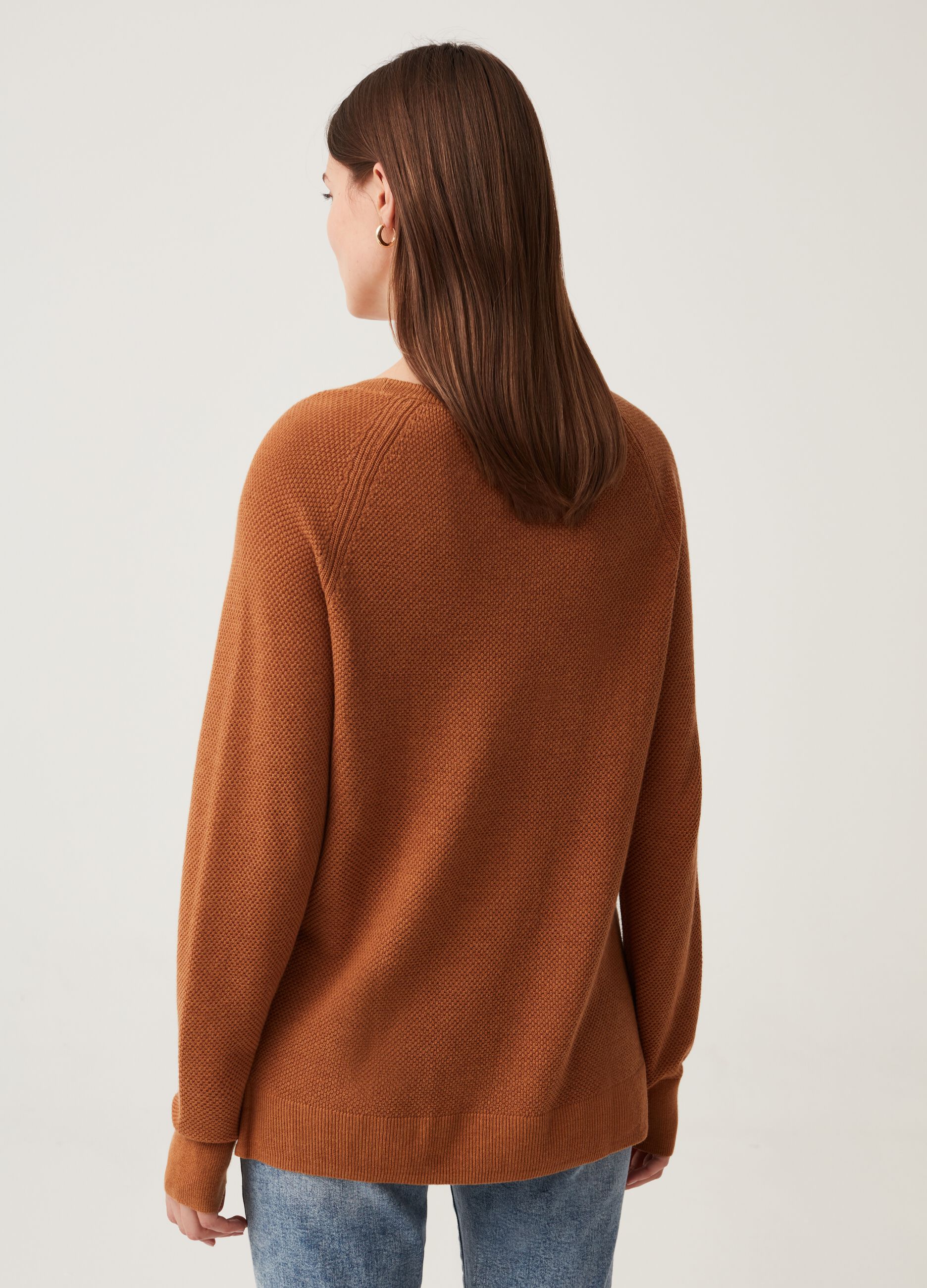 Long pullover with raglan sleeves_2