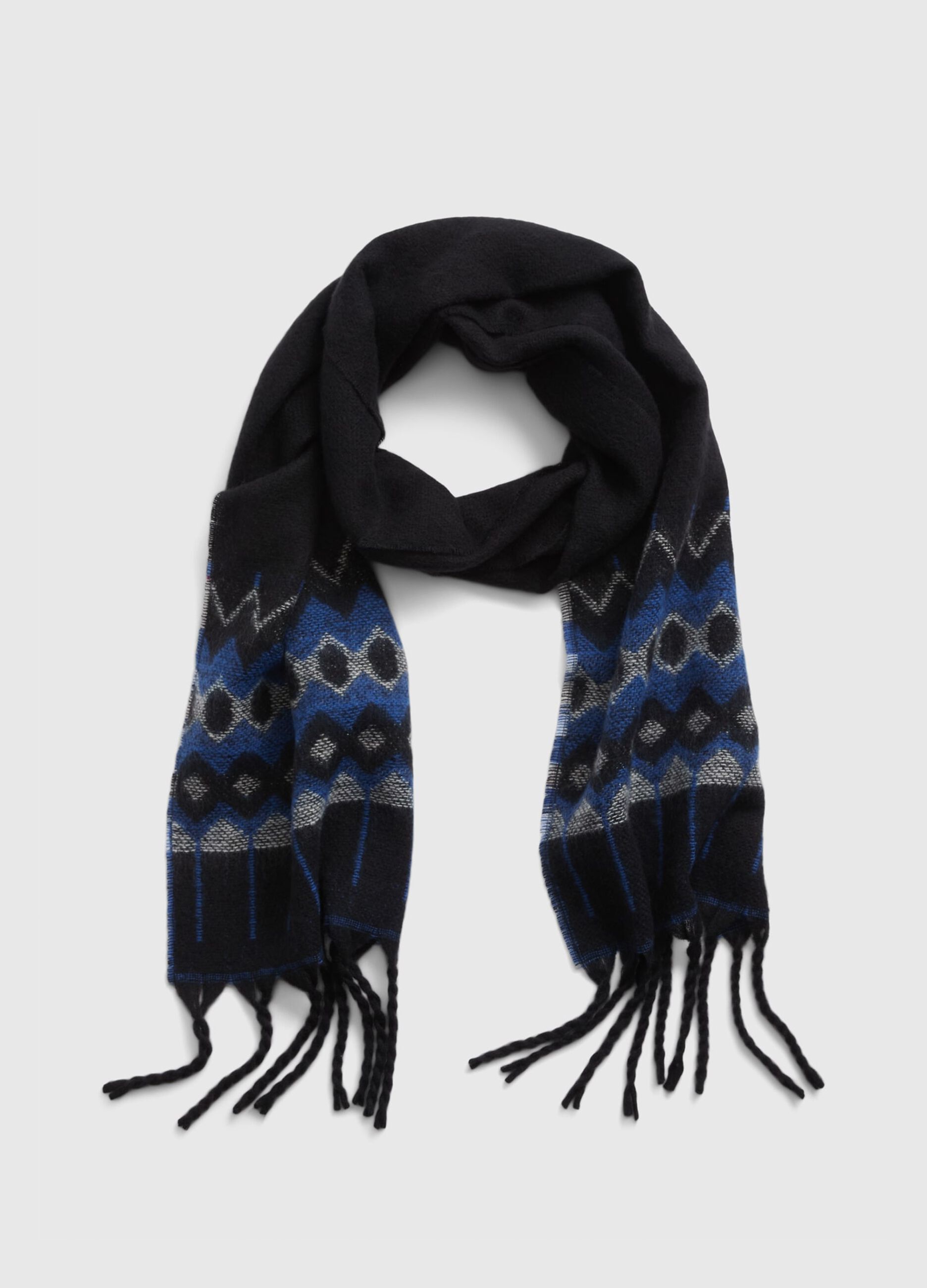 Scarf with Norwegian design and fringes