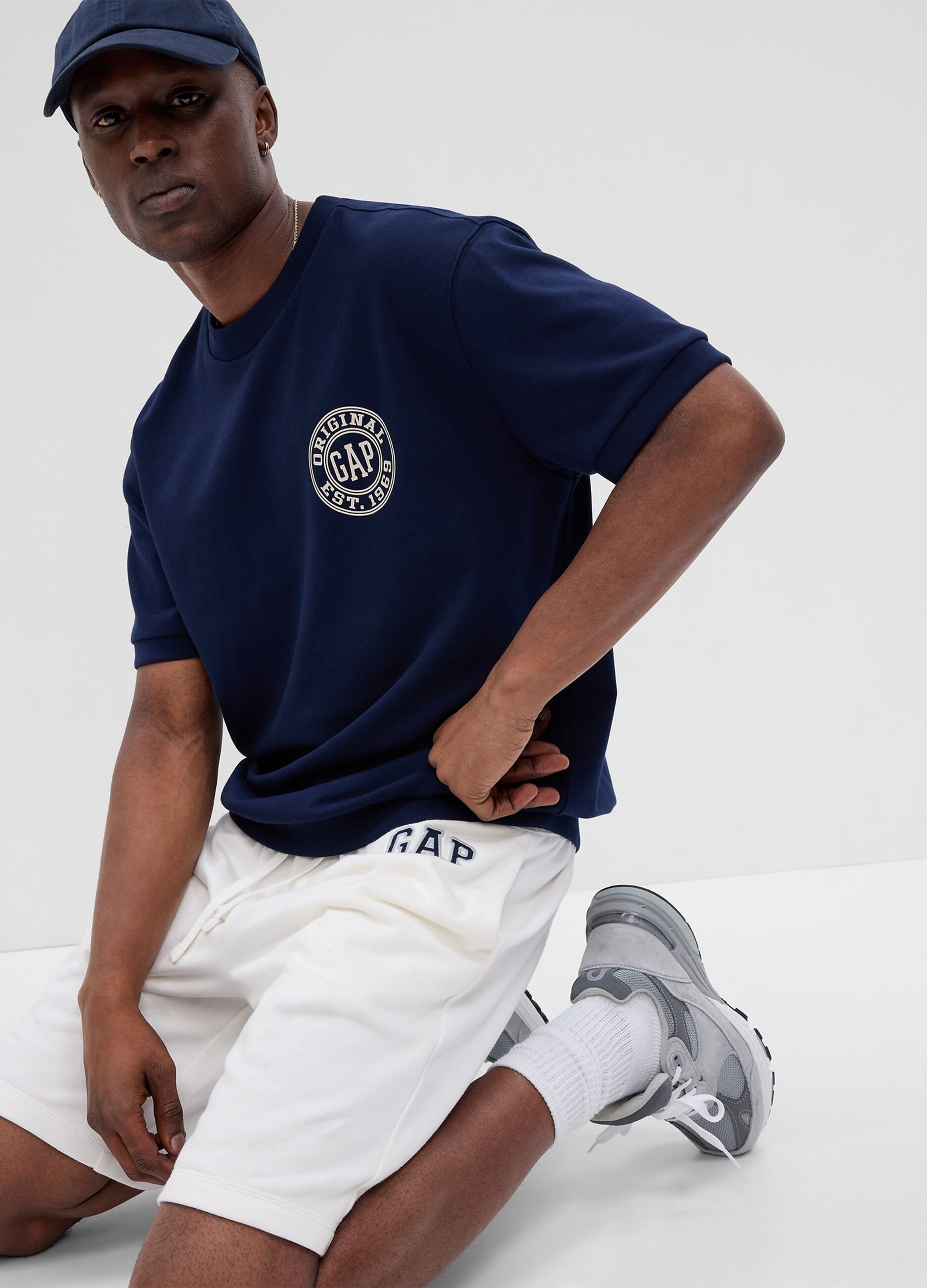 Plush Bermuda joggers with embroidered logo_1