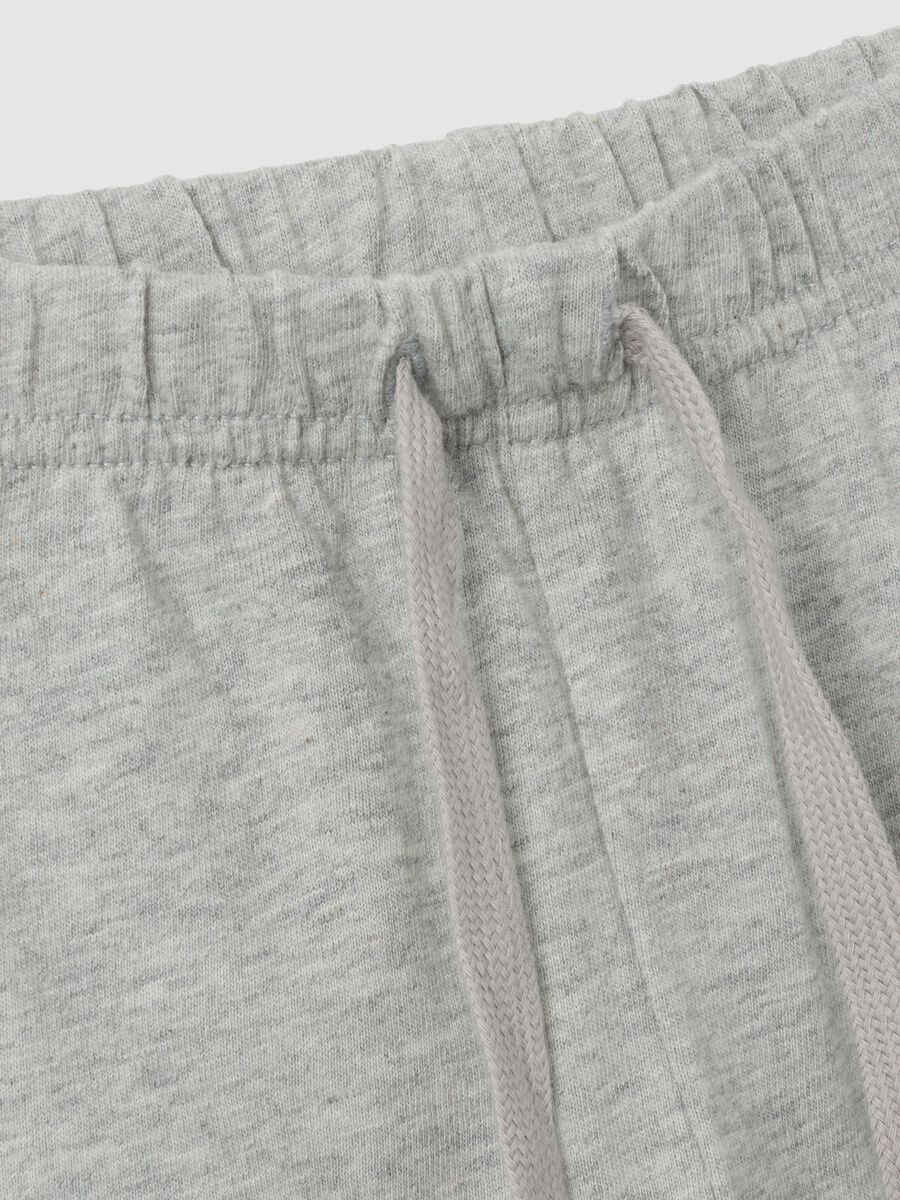 Joggers con coulisse e ricamo orsetto Bimbo_3