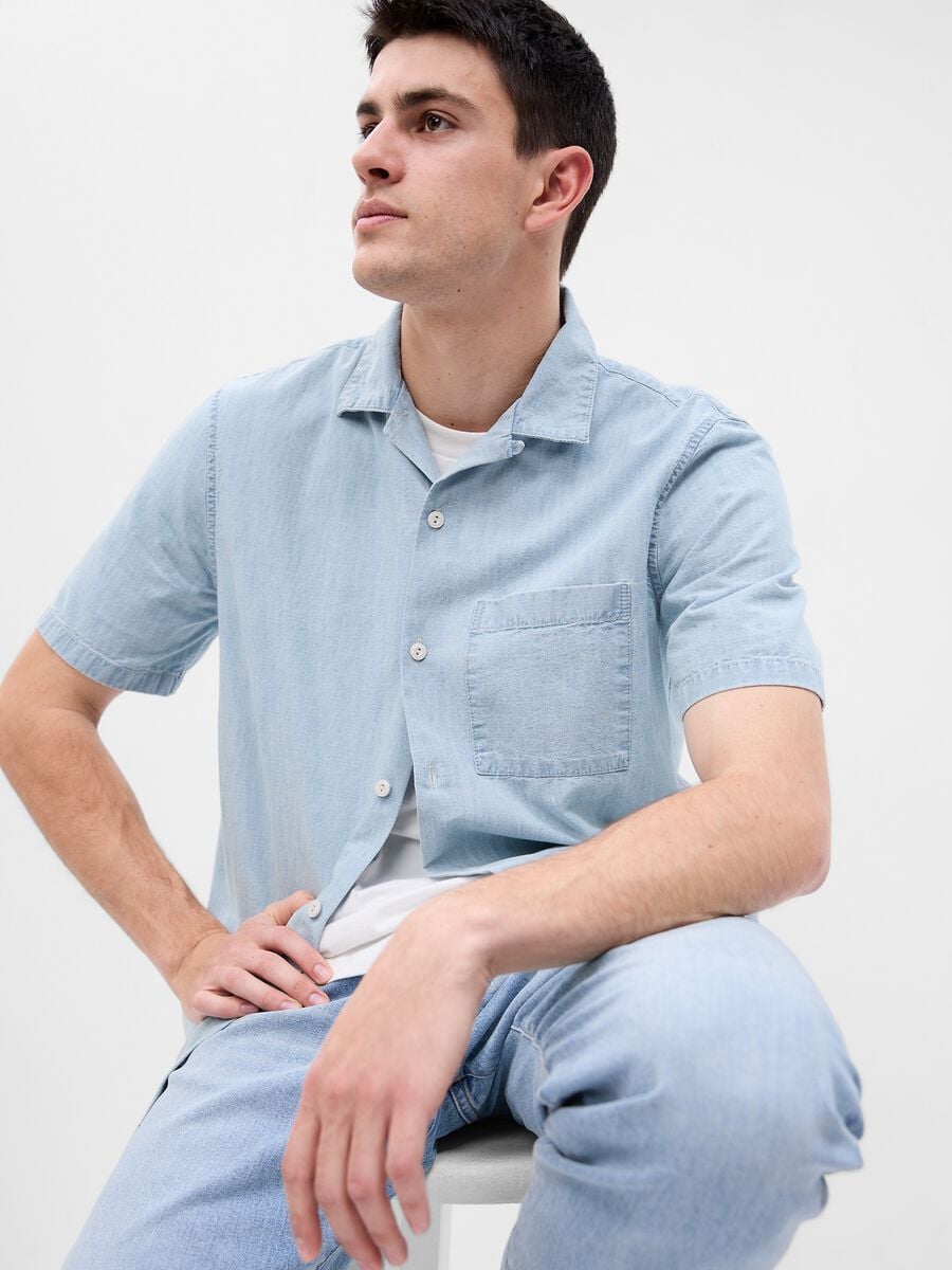 Short-sleeved shirt in chambray cotton Man_2