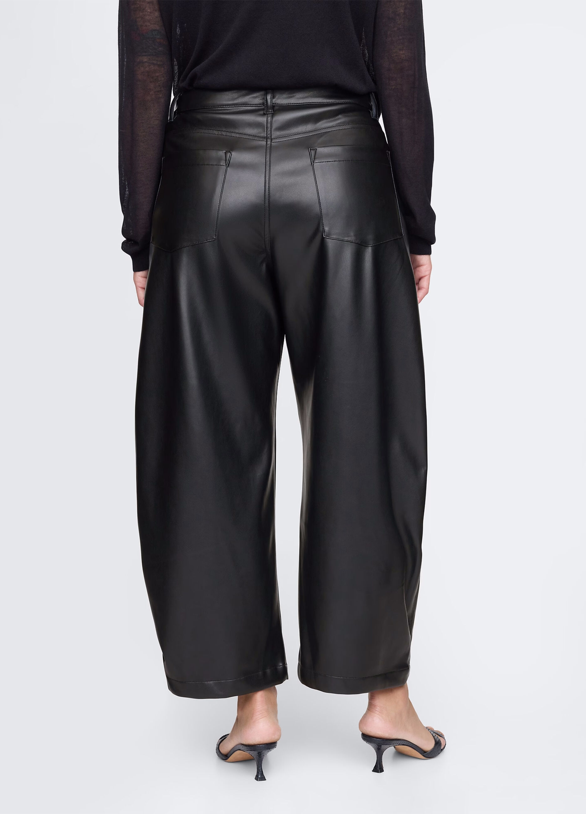 Pantalone barrel fit effetto lucido_6