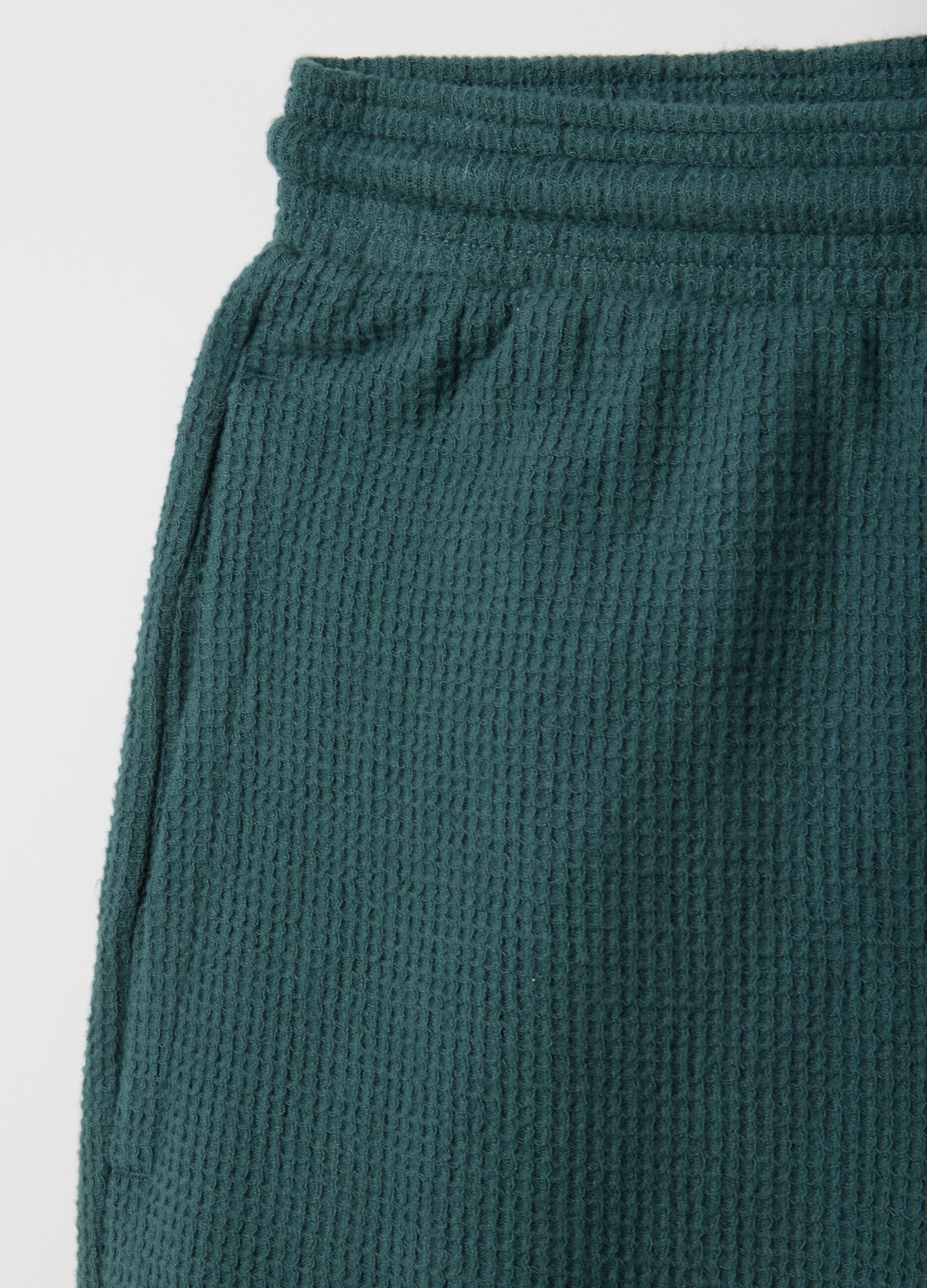 Pantaloncini verdi in tessuto waffle_1