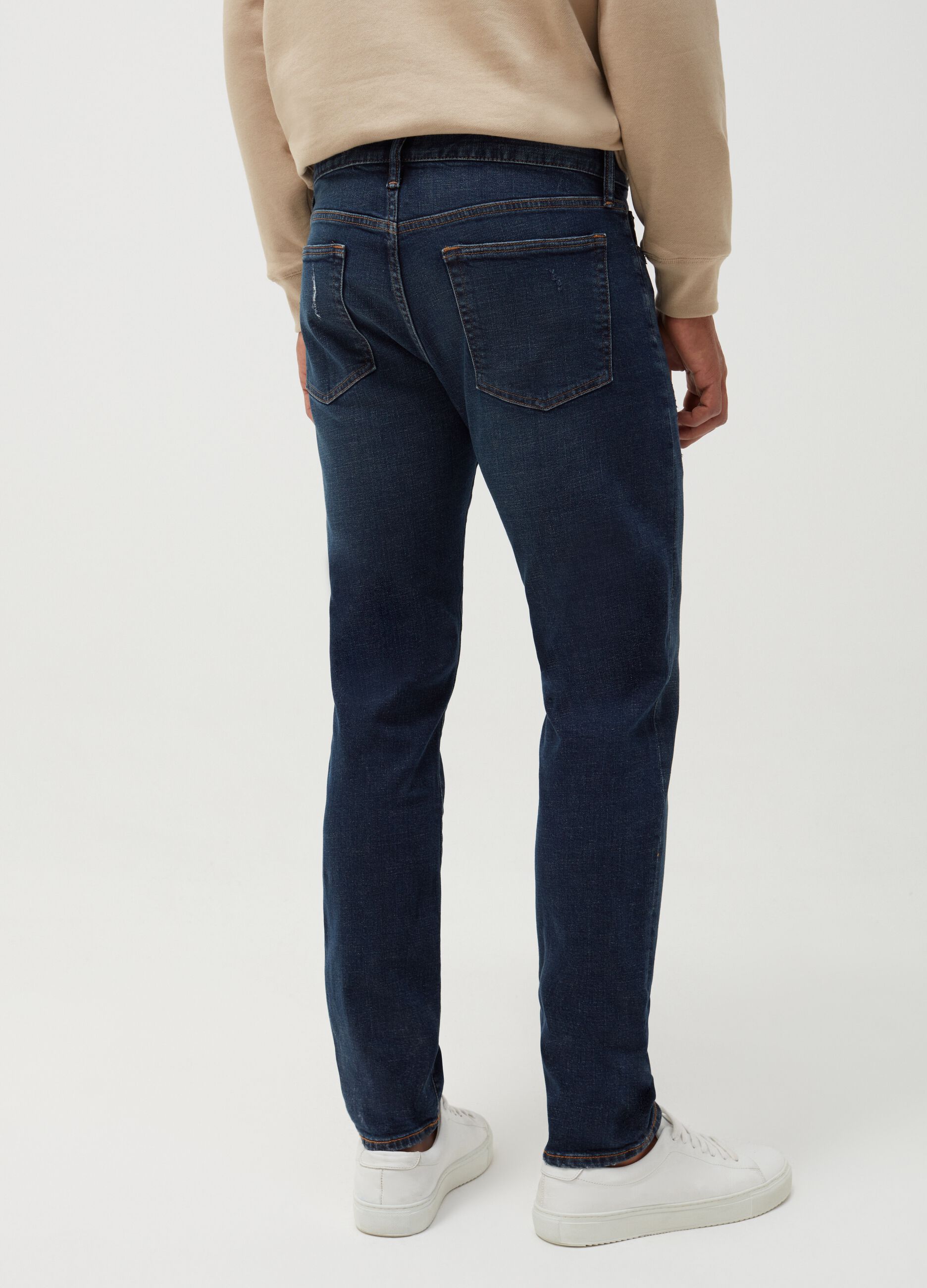 Jeans slim fit con abrasioni_2