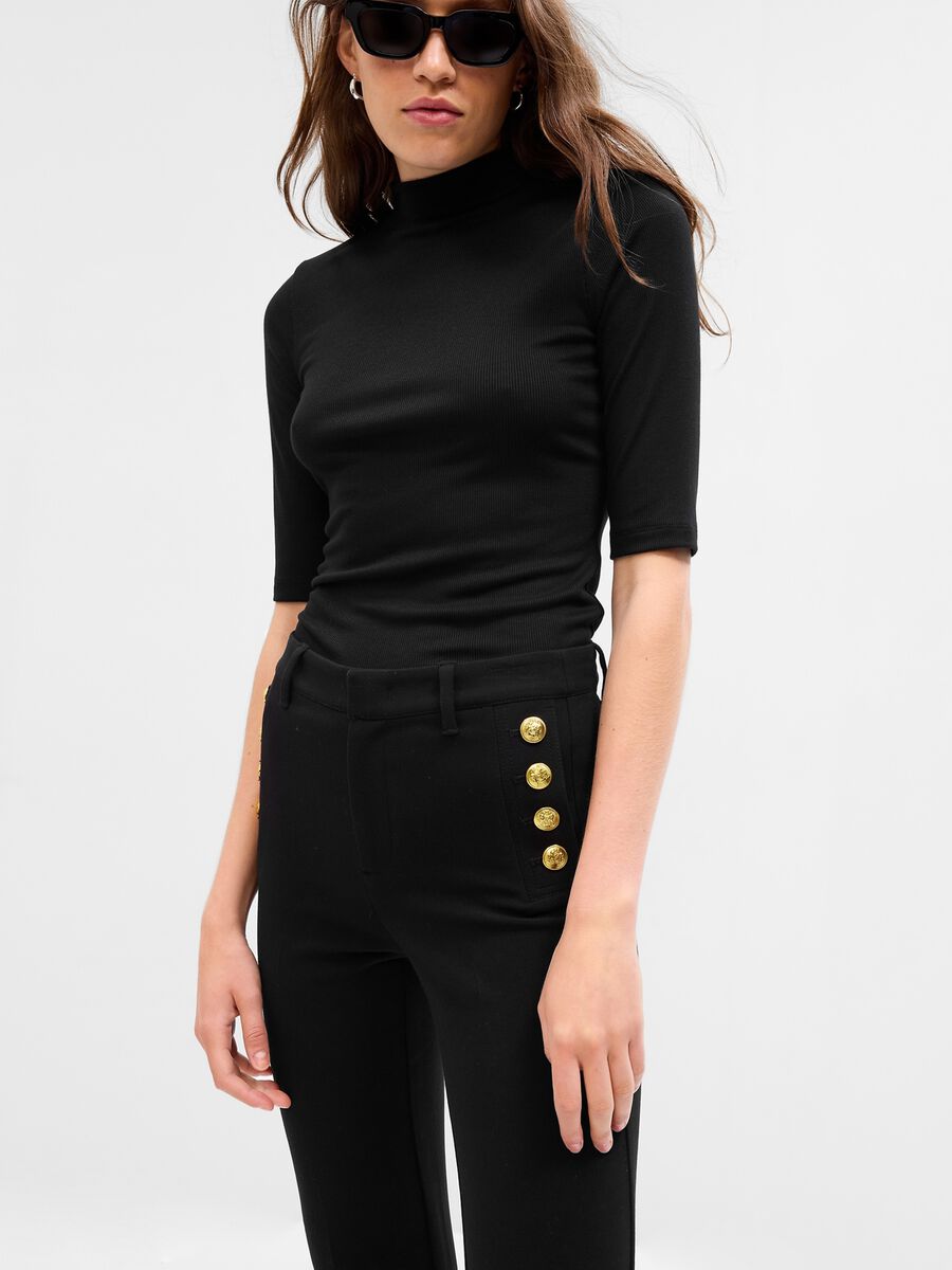 Pantaloni flare fit con bottoni dorati Donna_2