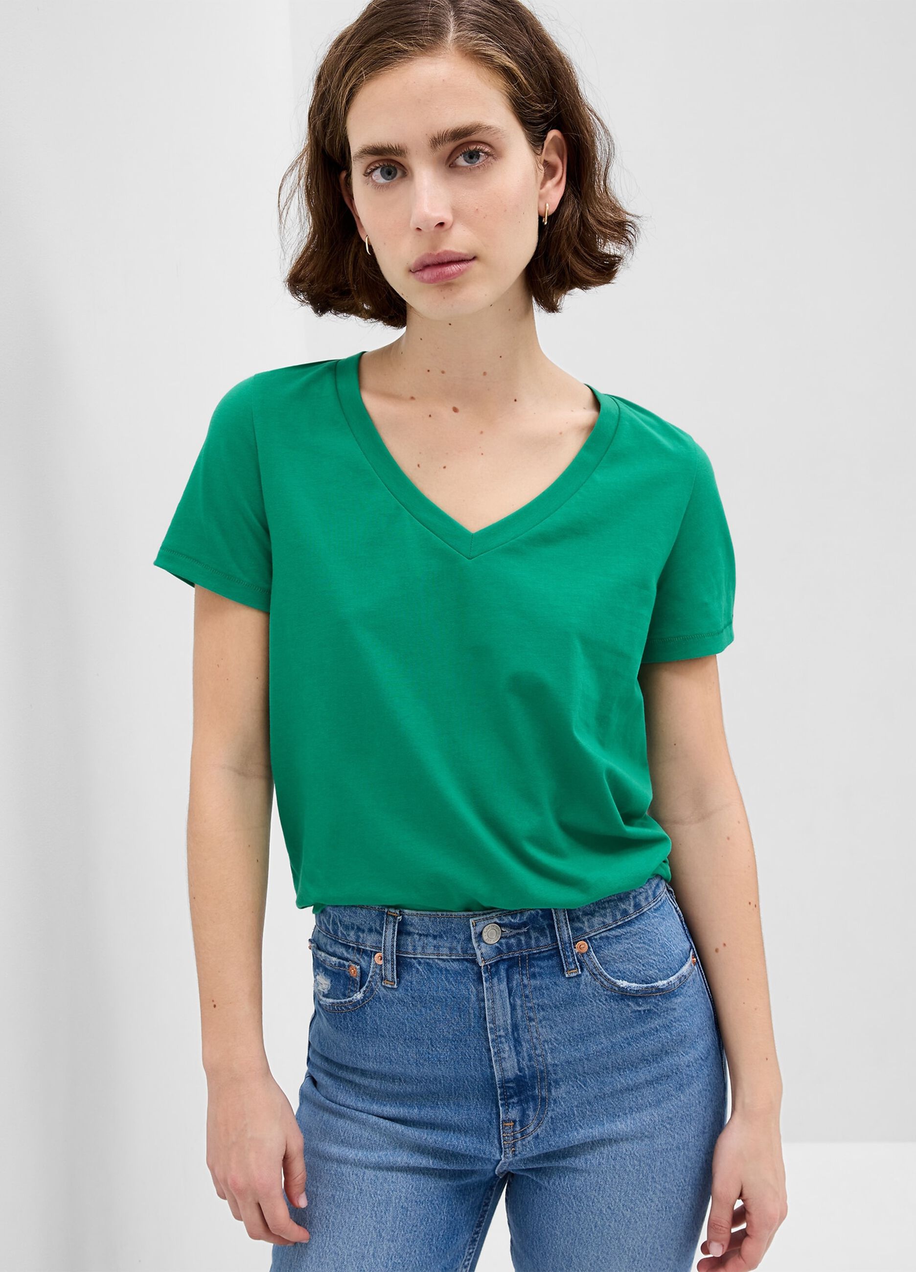 T-shirt in cotone bio con scollo a V