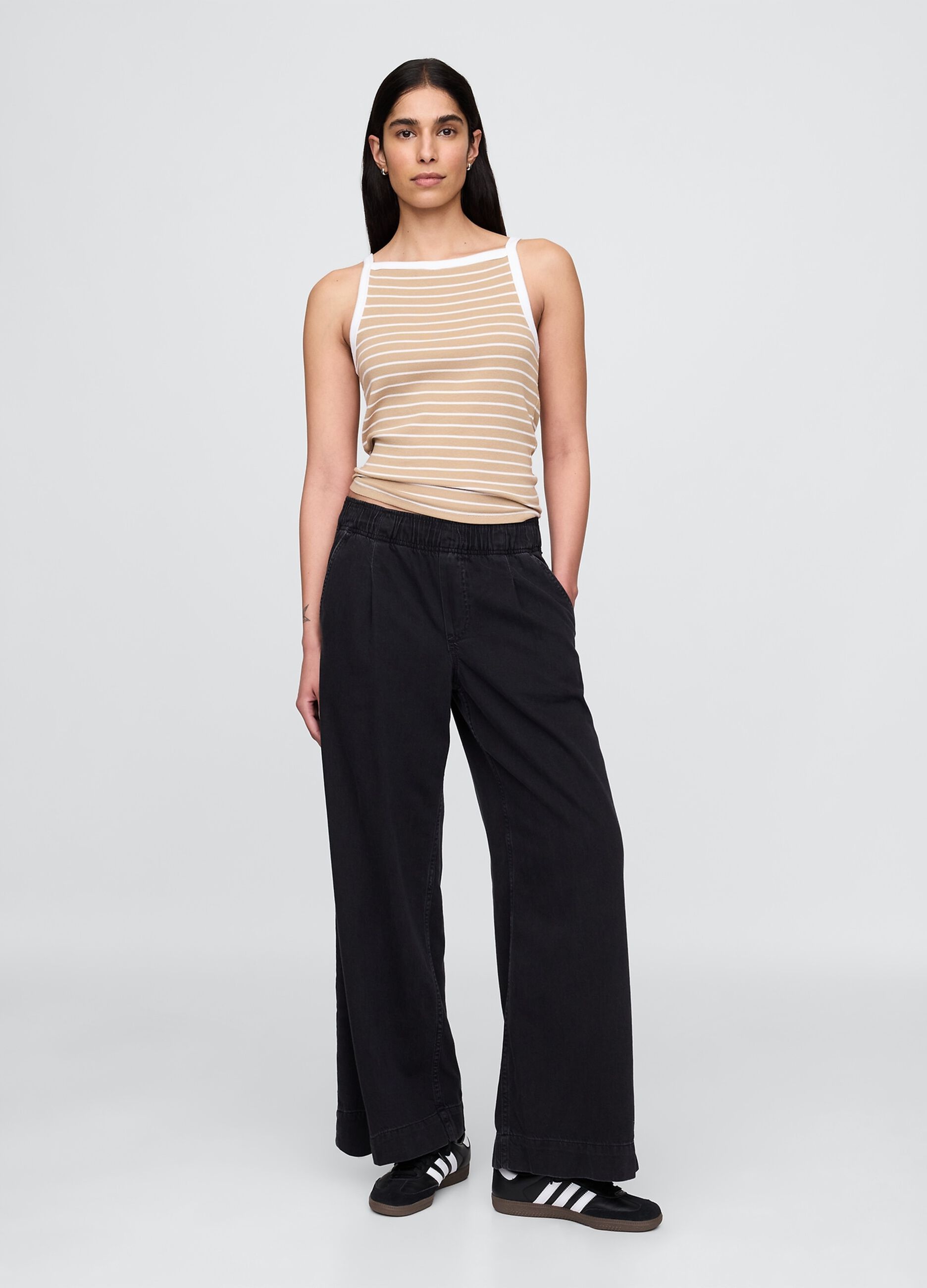 Pantaloni larghi neri con tasche