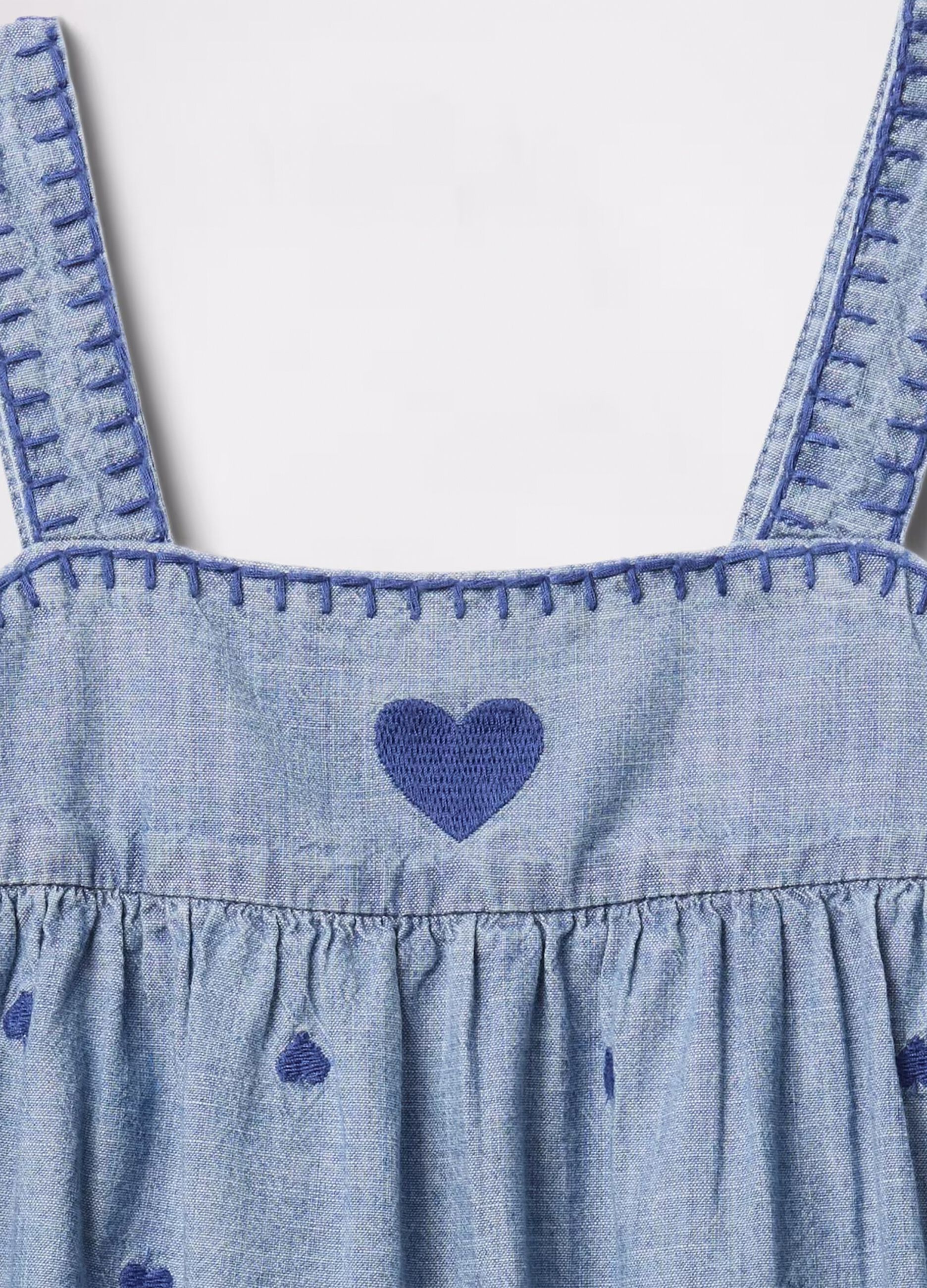 Set chambray con ricamo cuori_3