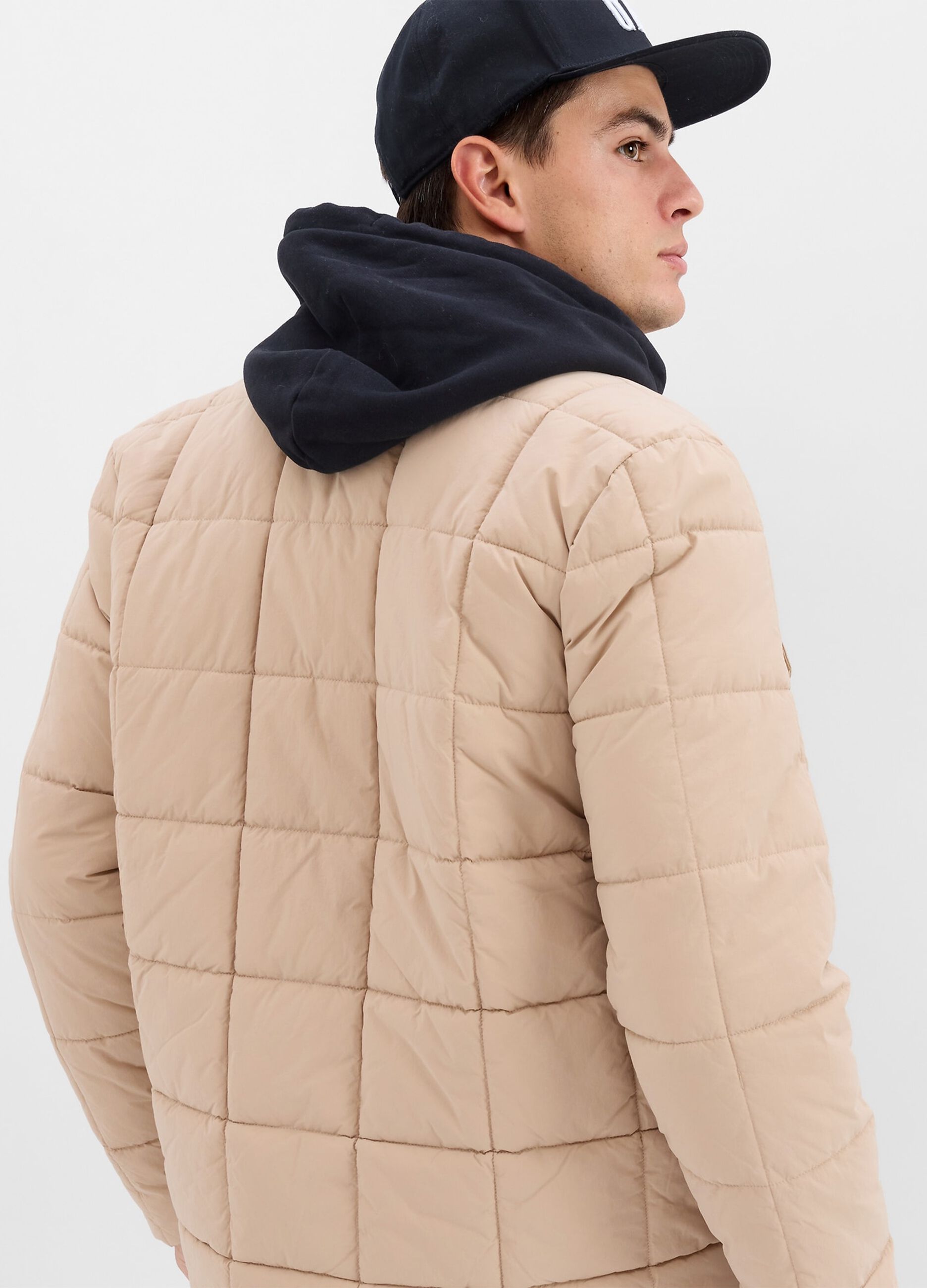 Quilted jacket with pockets._1