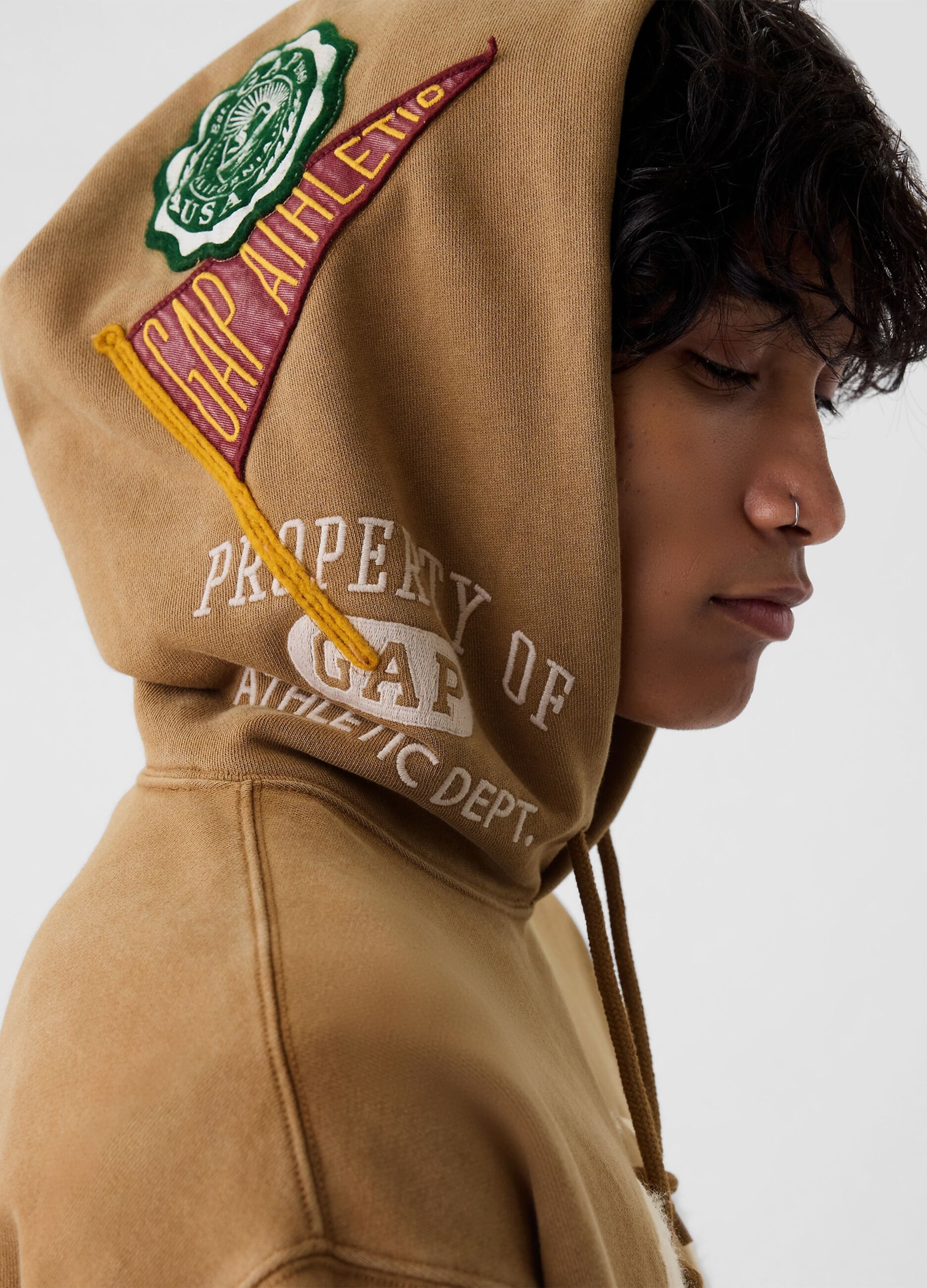 Felpa con cappuccio e patch logo_3