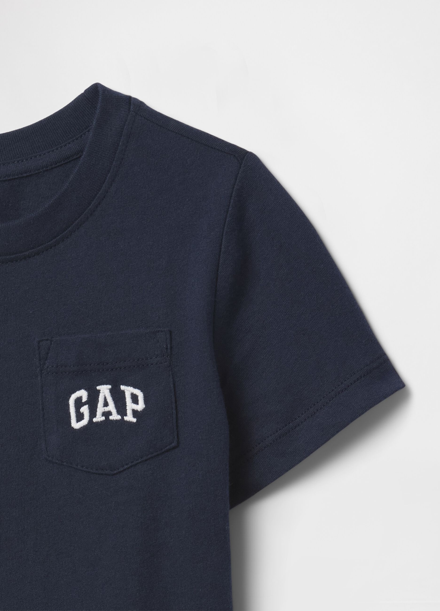 T-shirt girocollo blu con taschino GAP_2