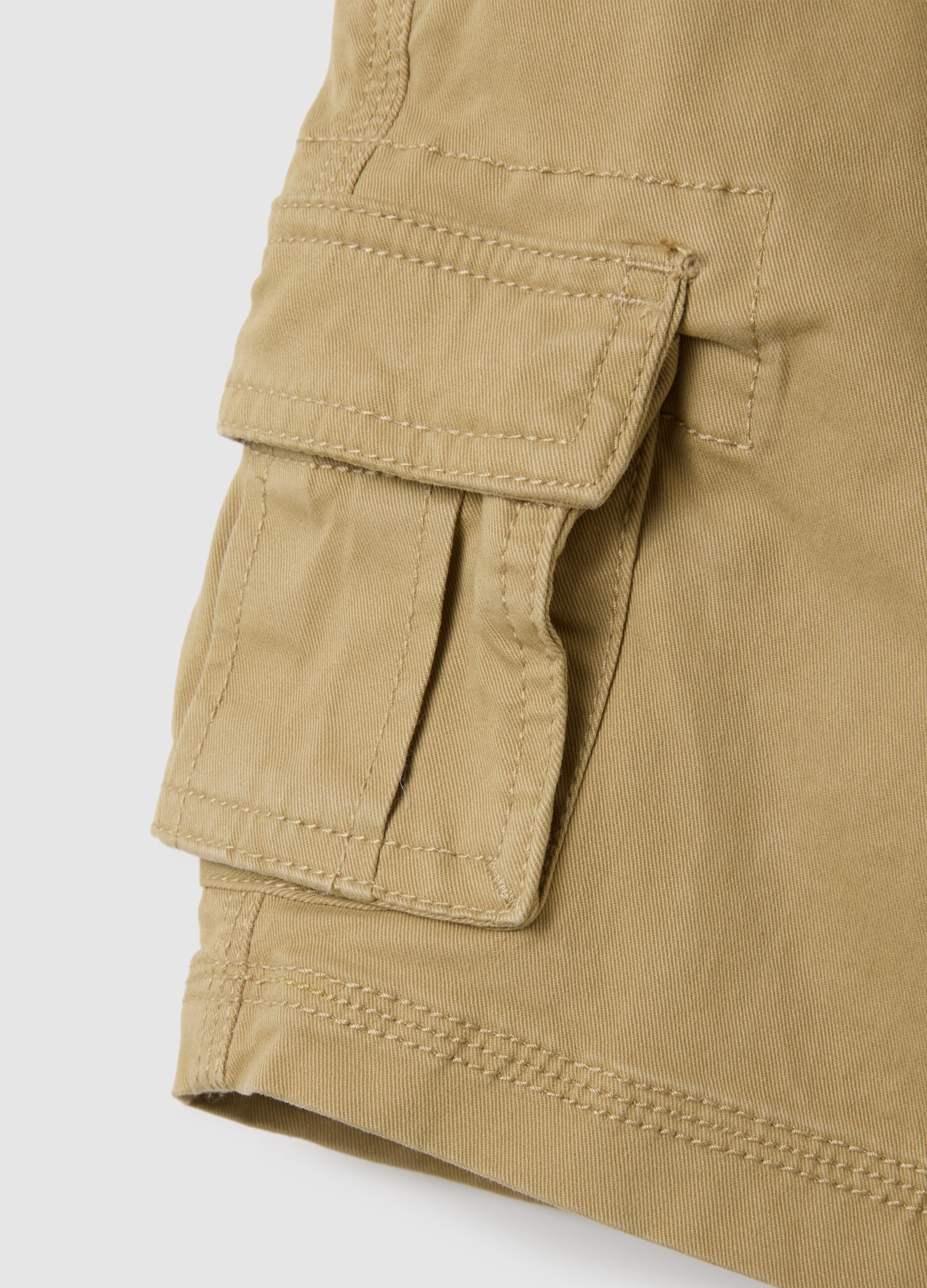 Bermuda cargo in cotone stretch_3