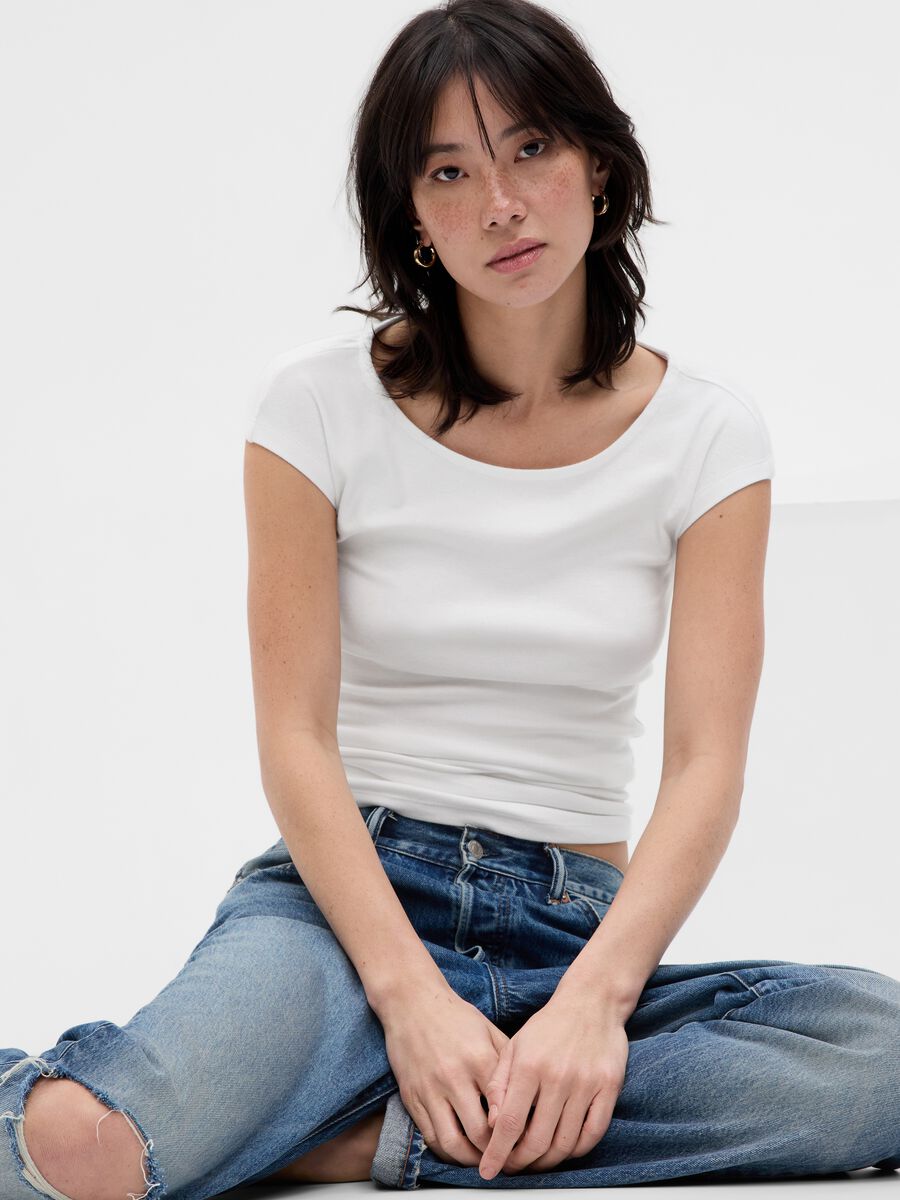 T-shirt con scollo a barchetta Donna_0
