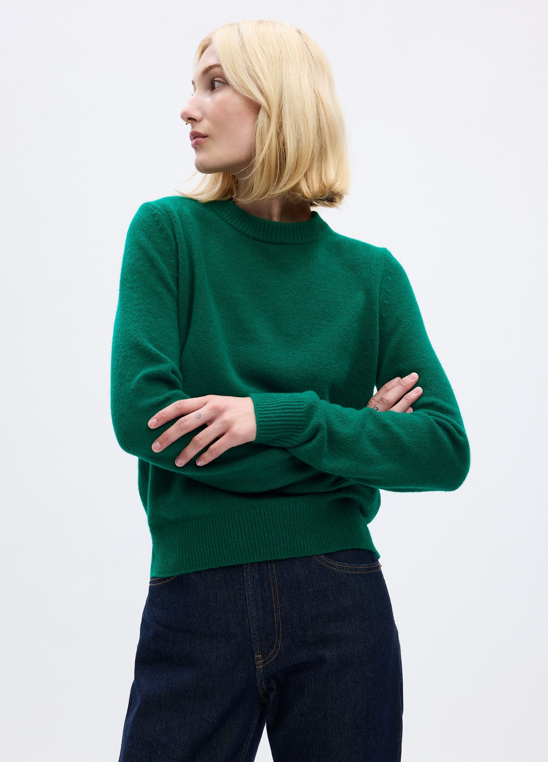 Round neck pullover