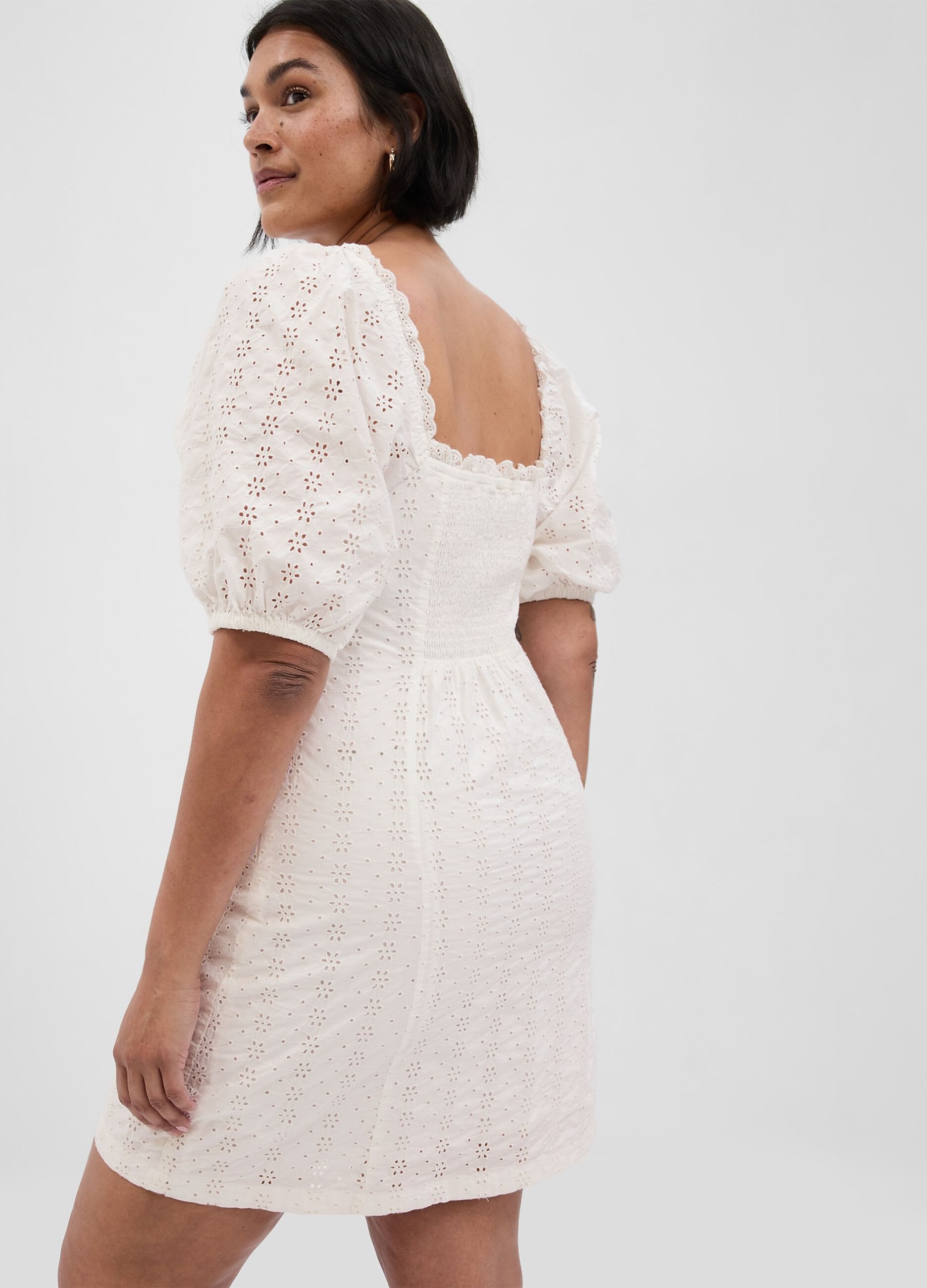 Broderie anglaise dress with puff sleeves_4