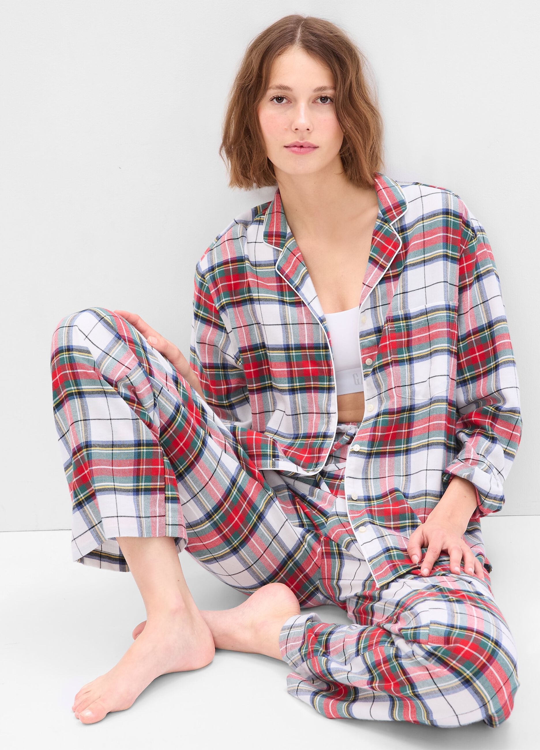 Full-length flannel pyjamas with tartan pattern