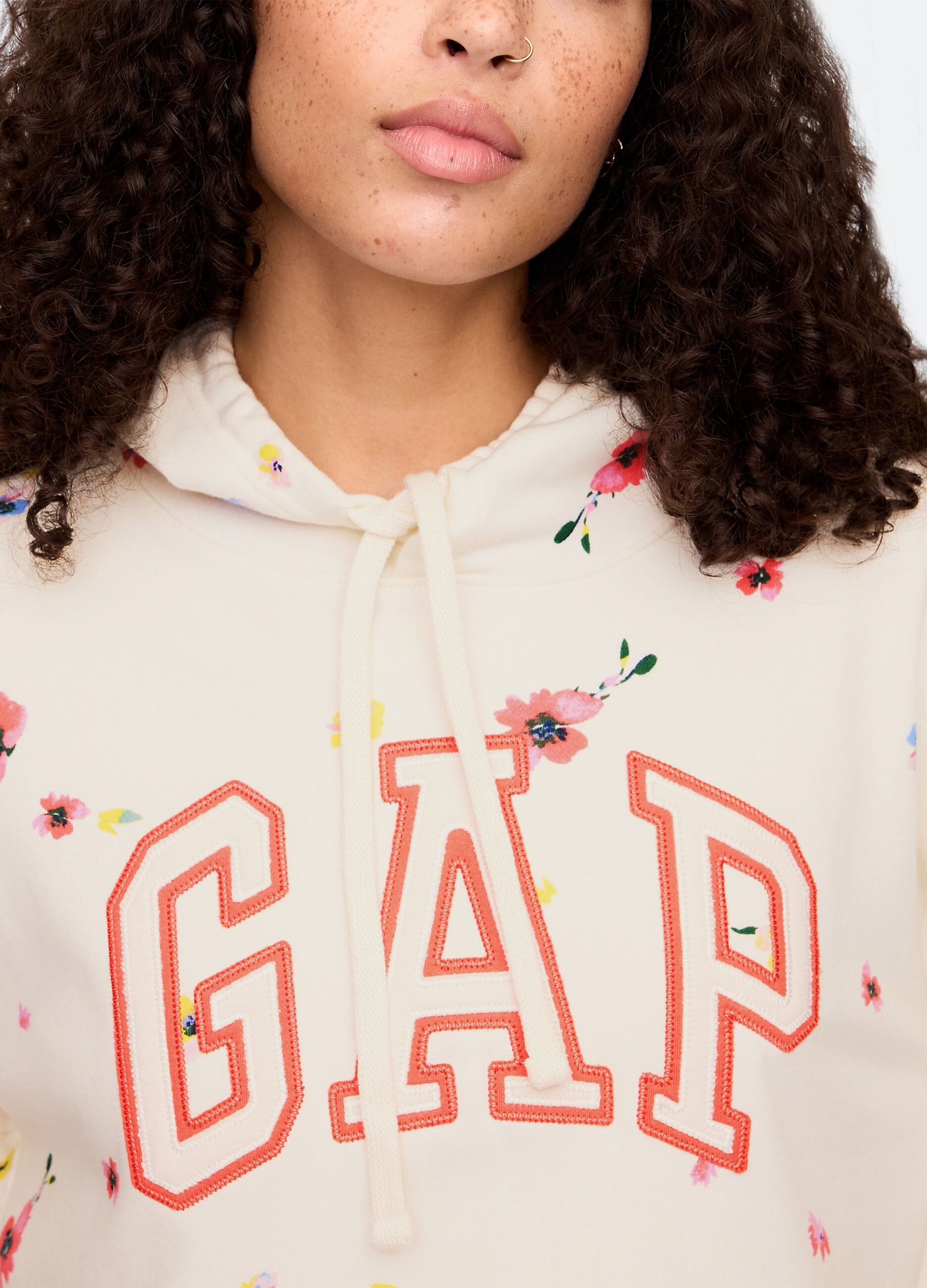 Felpa con cappuccio beige con fiori e logo Gap_3