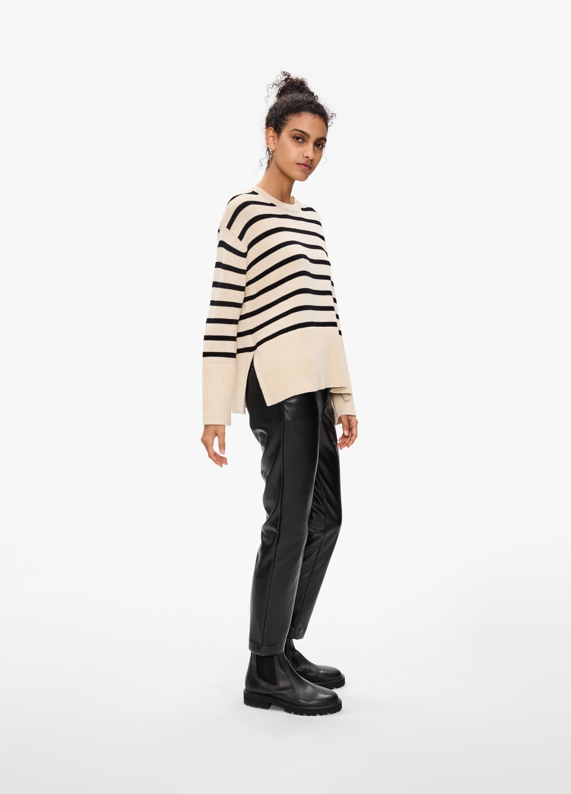Oversized pullover in cotton with splits