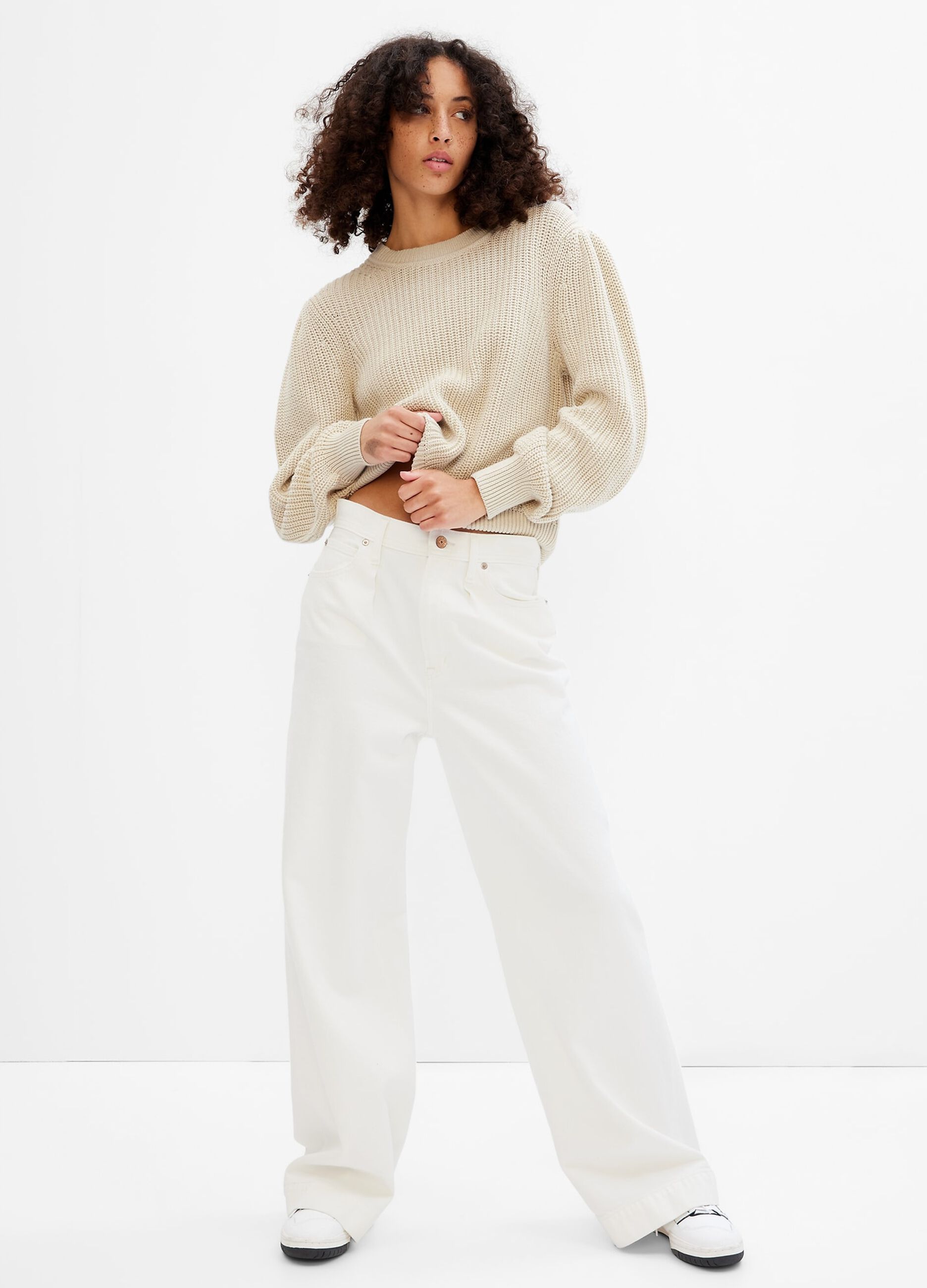 Round-neck pullover with puff sleeves