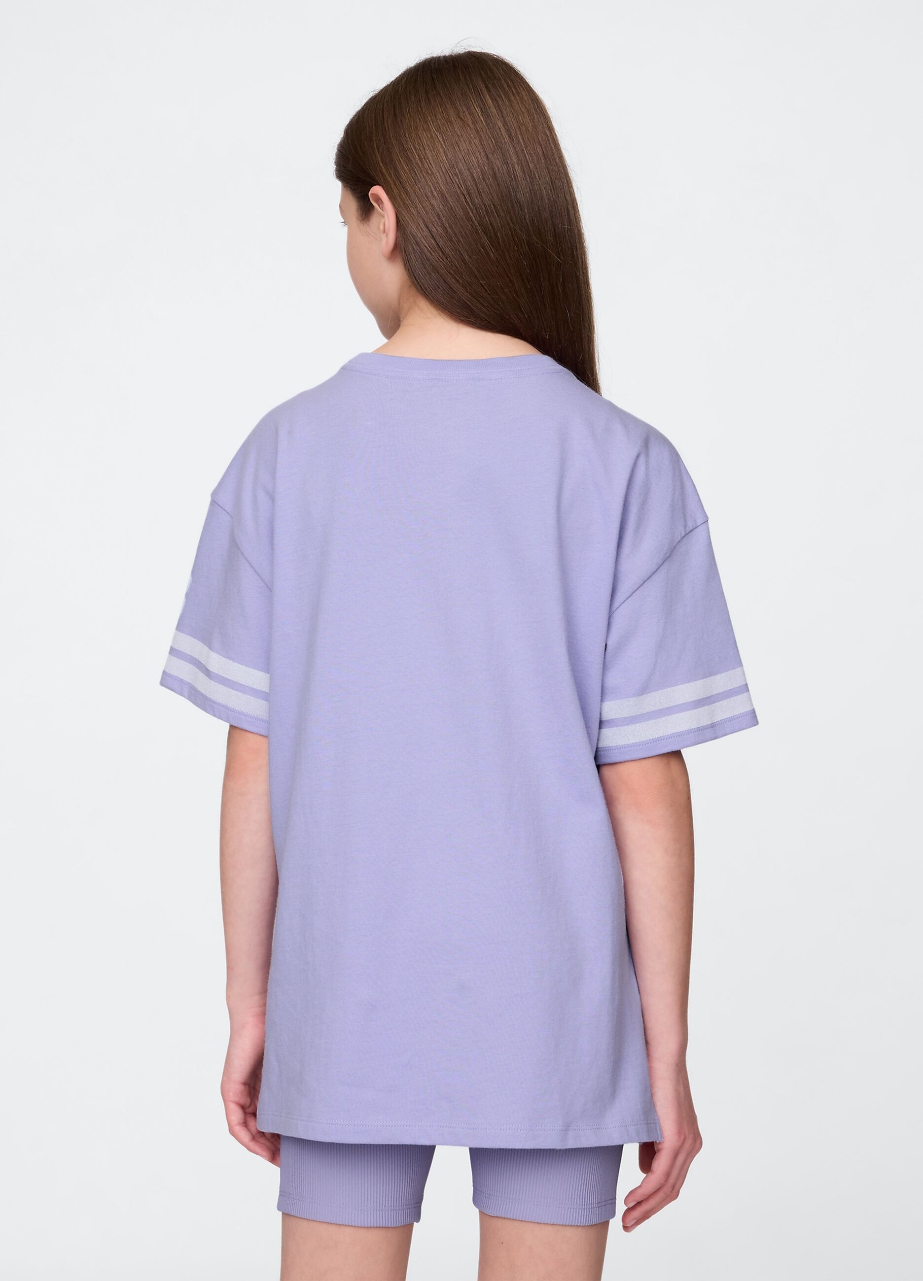 T-shirt viola con design sportivo_1