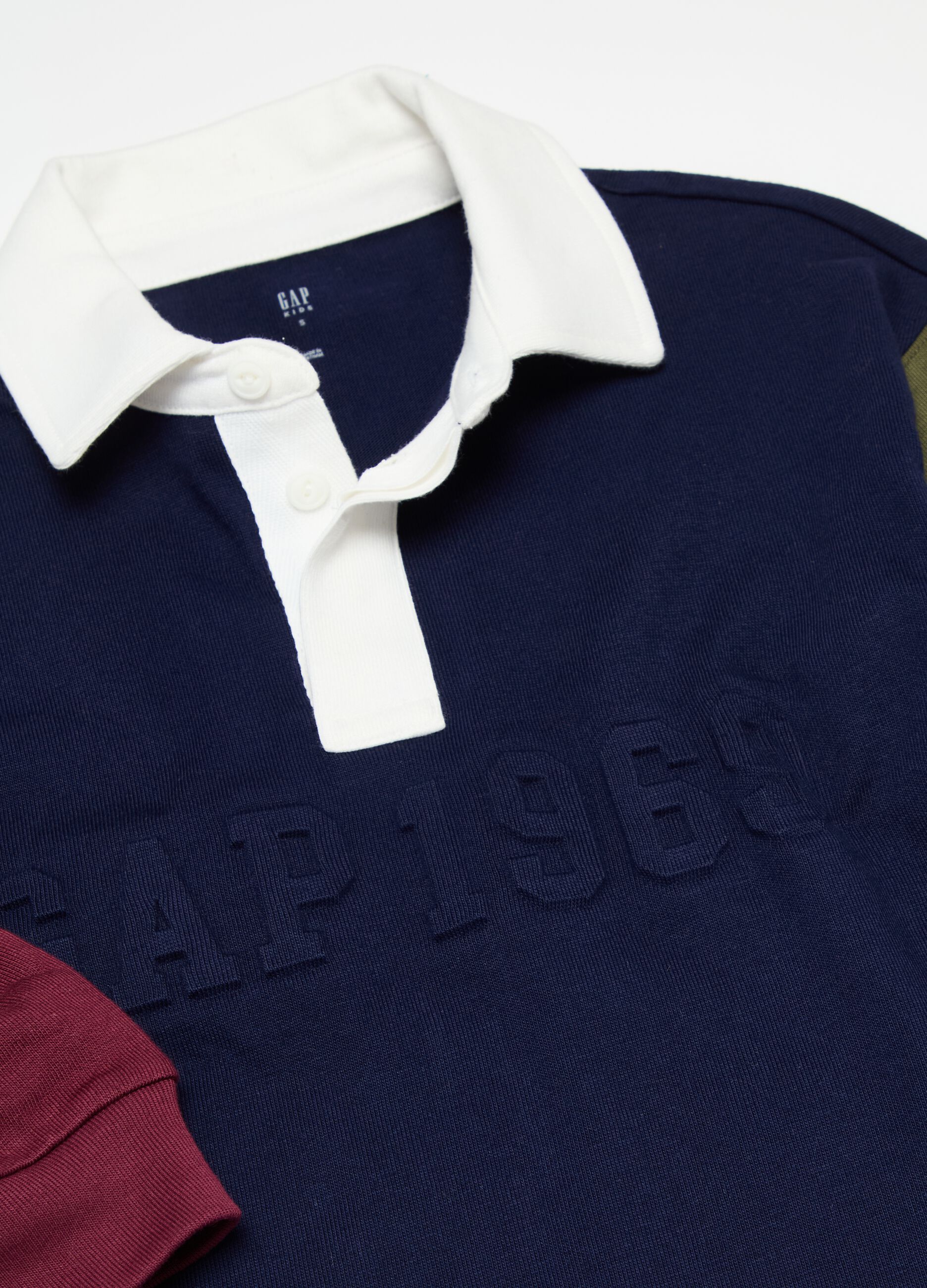Colour-block polo shirt with embossed logo_2