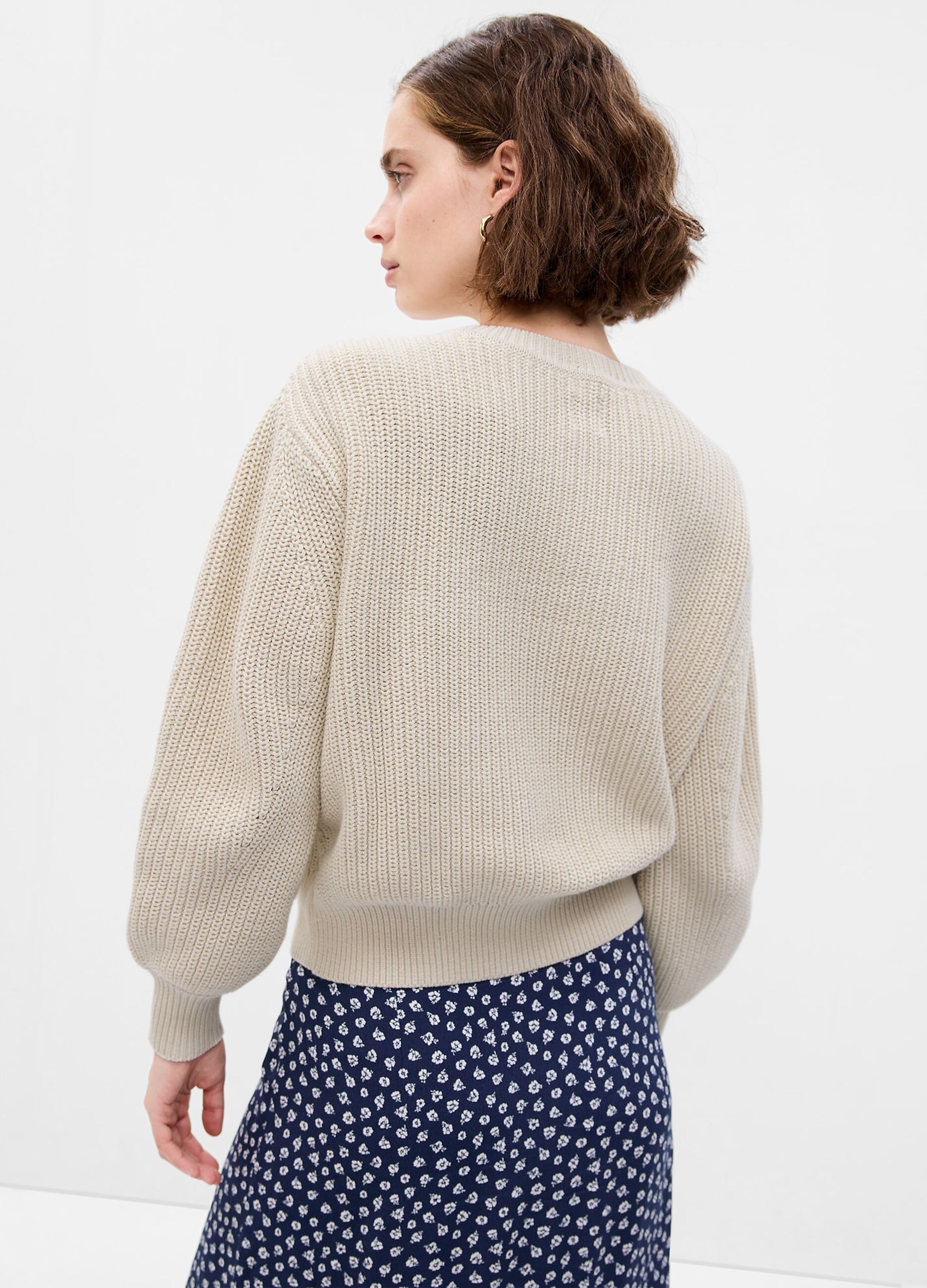 Pullover with round neck and ribbed design_1