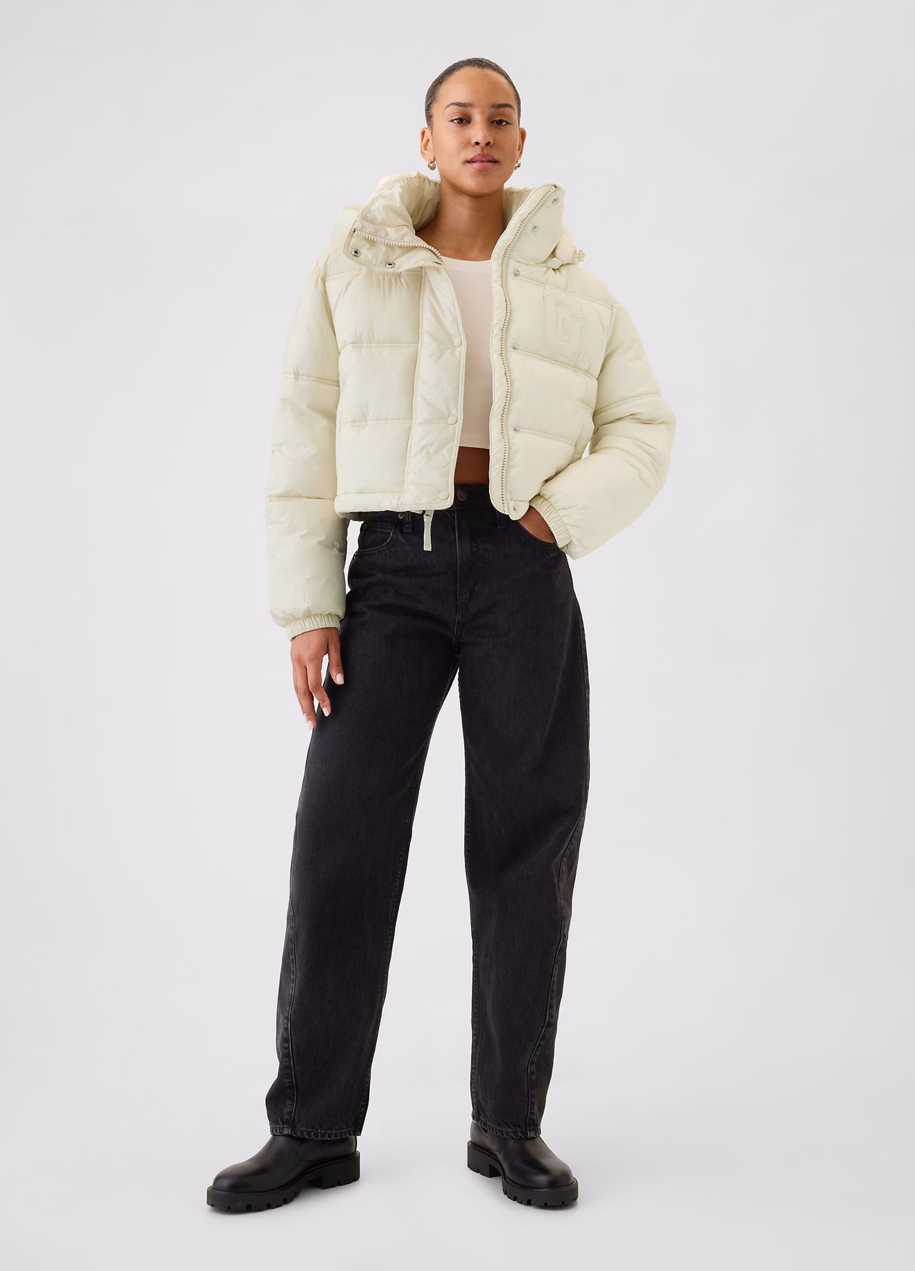 Piumino corto trapuntato con cappuccio