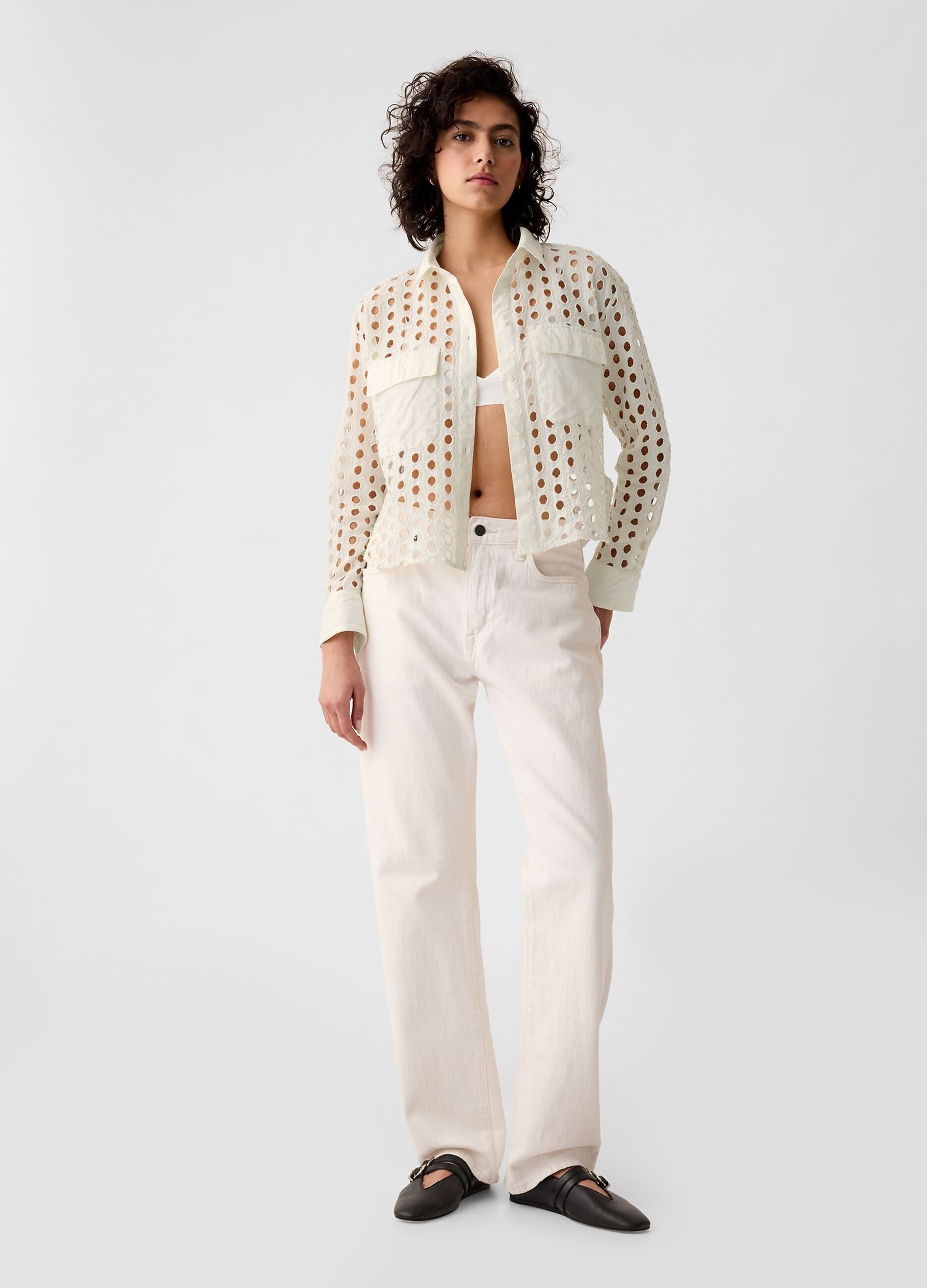 Camicia cropped con dettagli traforati_1