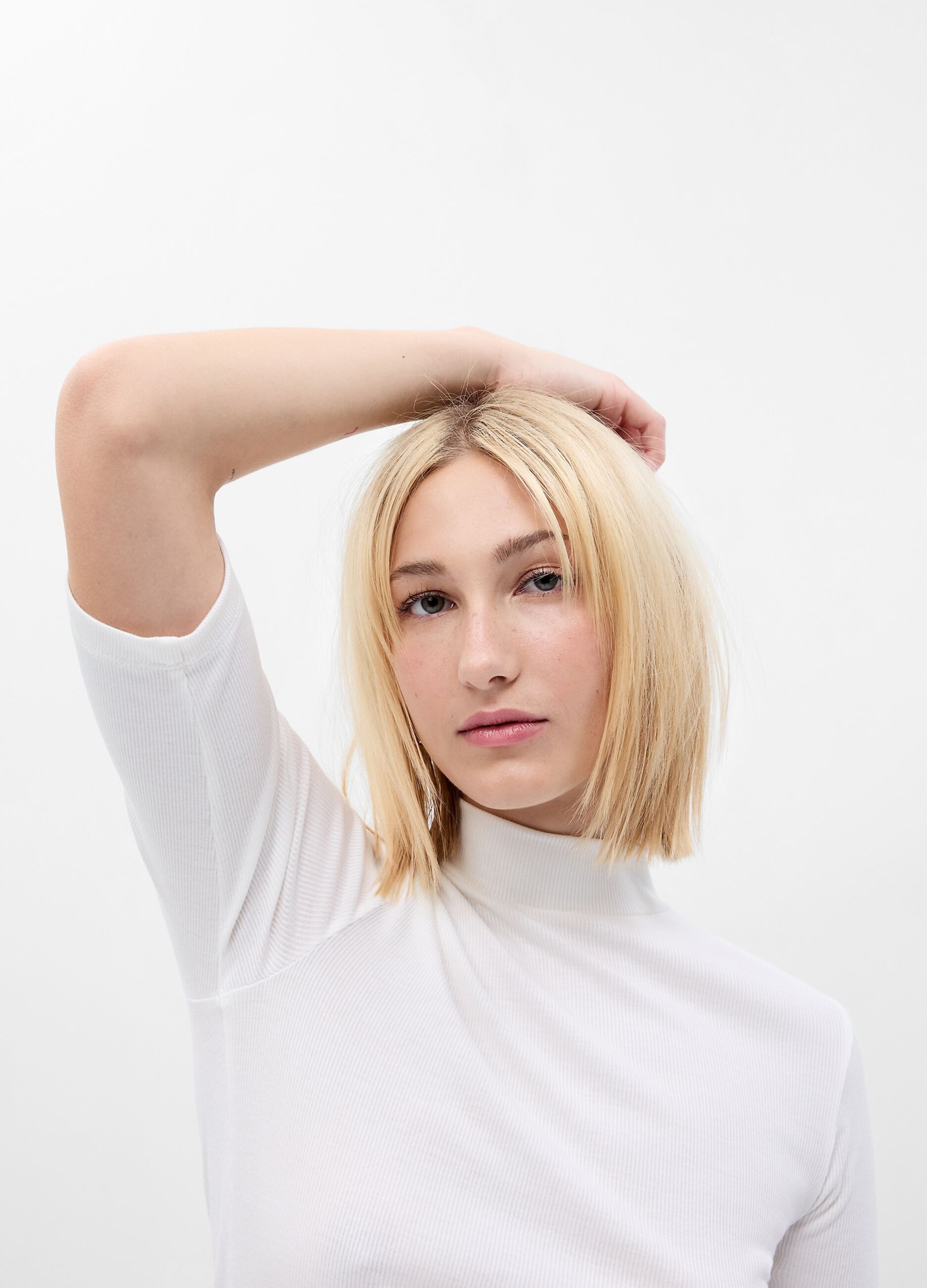 Fine-ribbed T-shirt with elbow-length sleeves_2