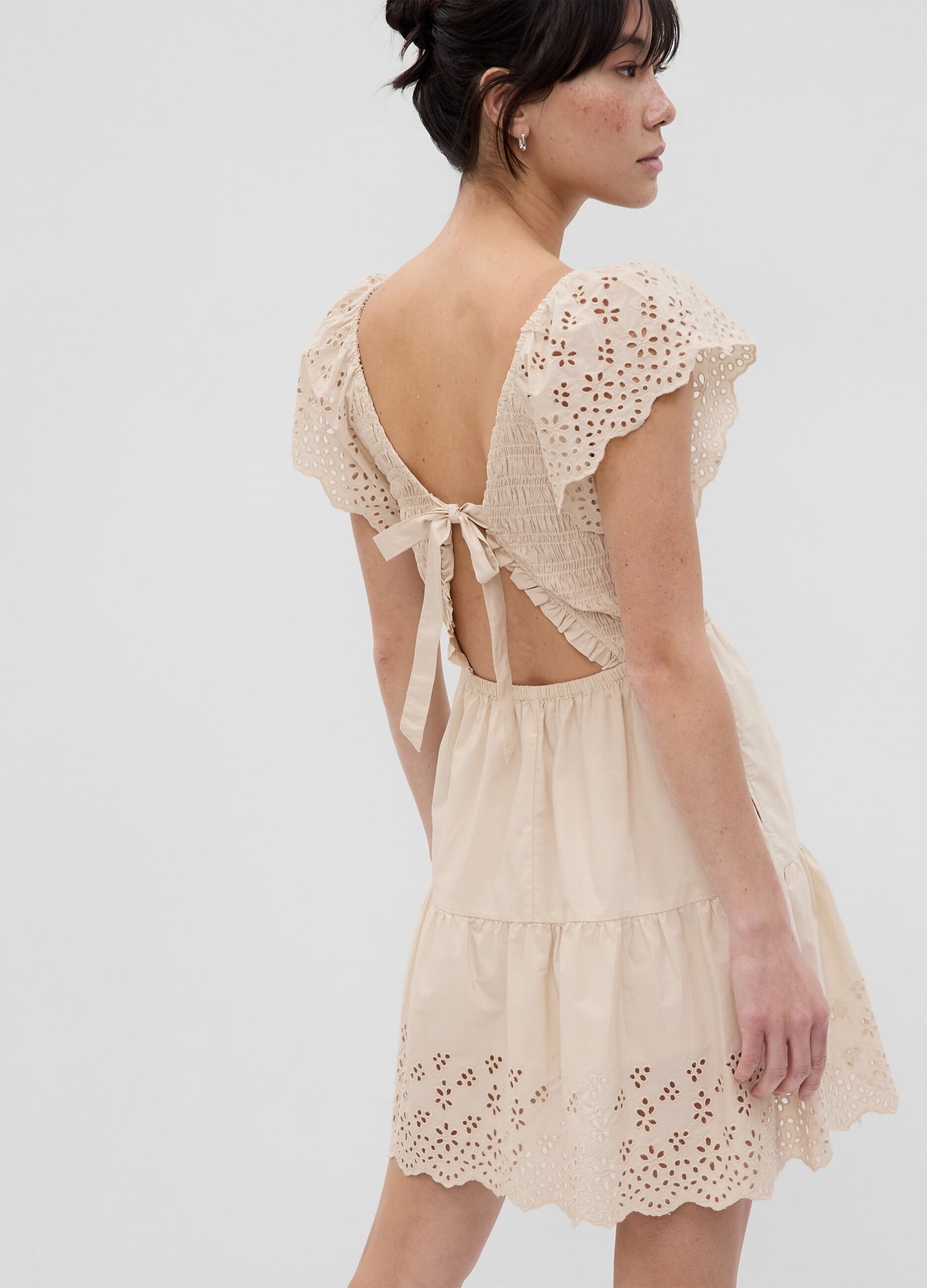Short dress with broderie anglaise details_1