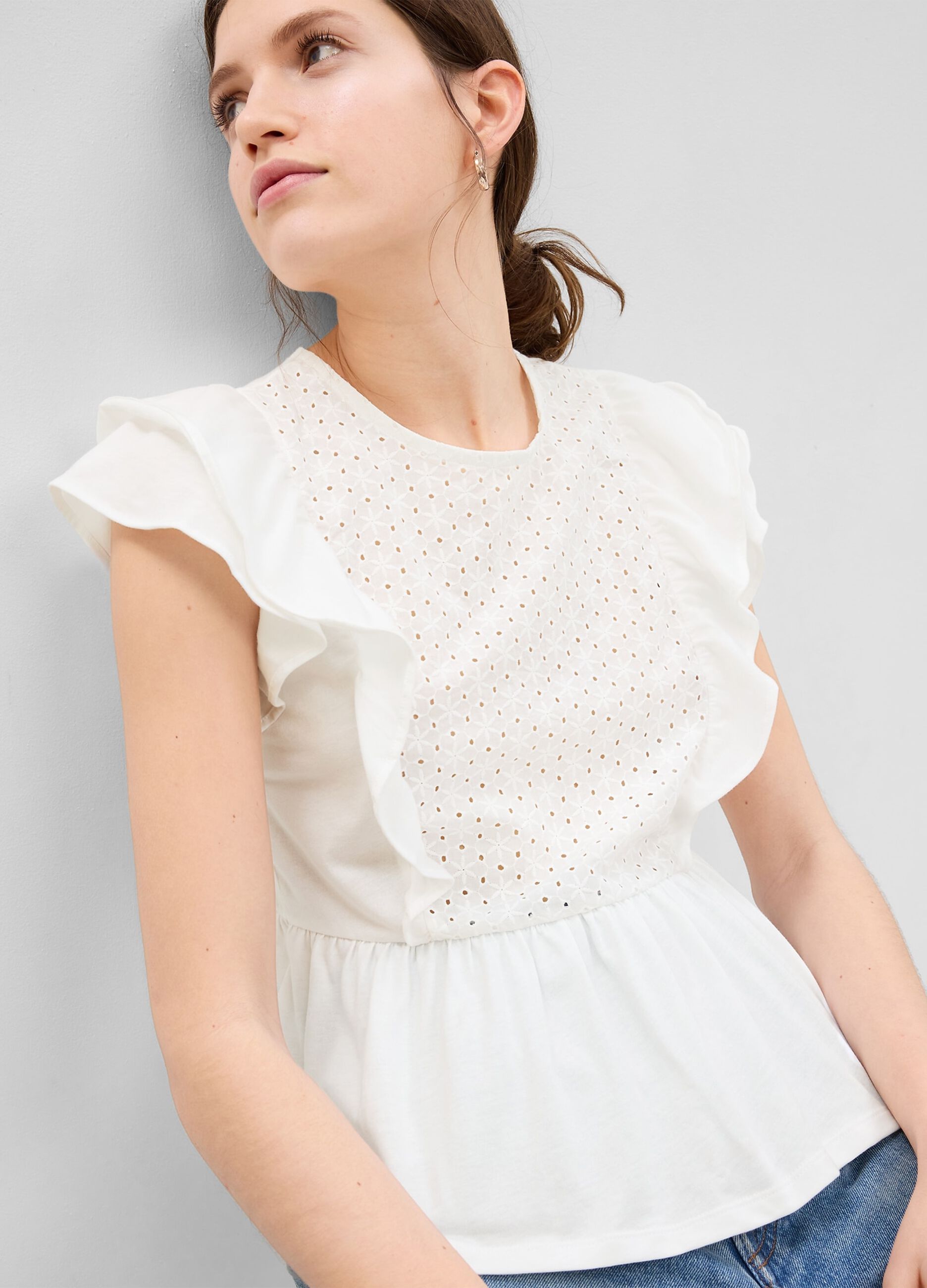 T-shirt with broderie anglaise lace and frills_0