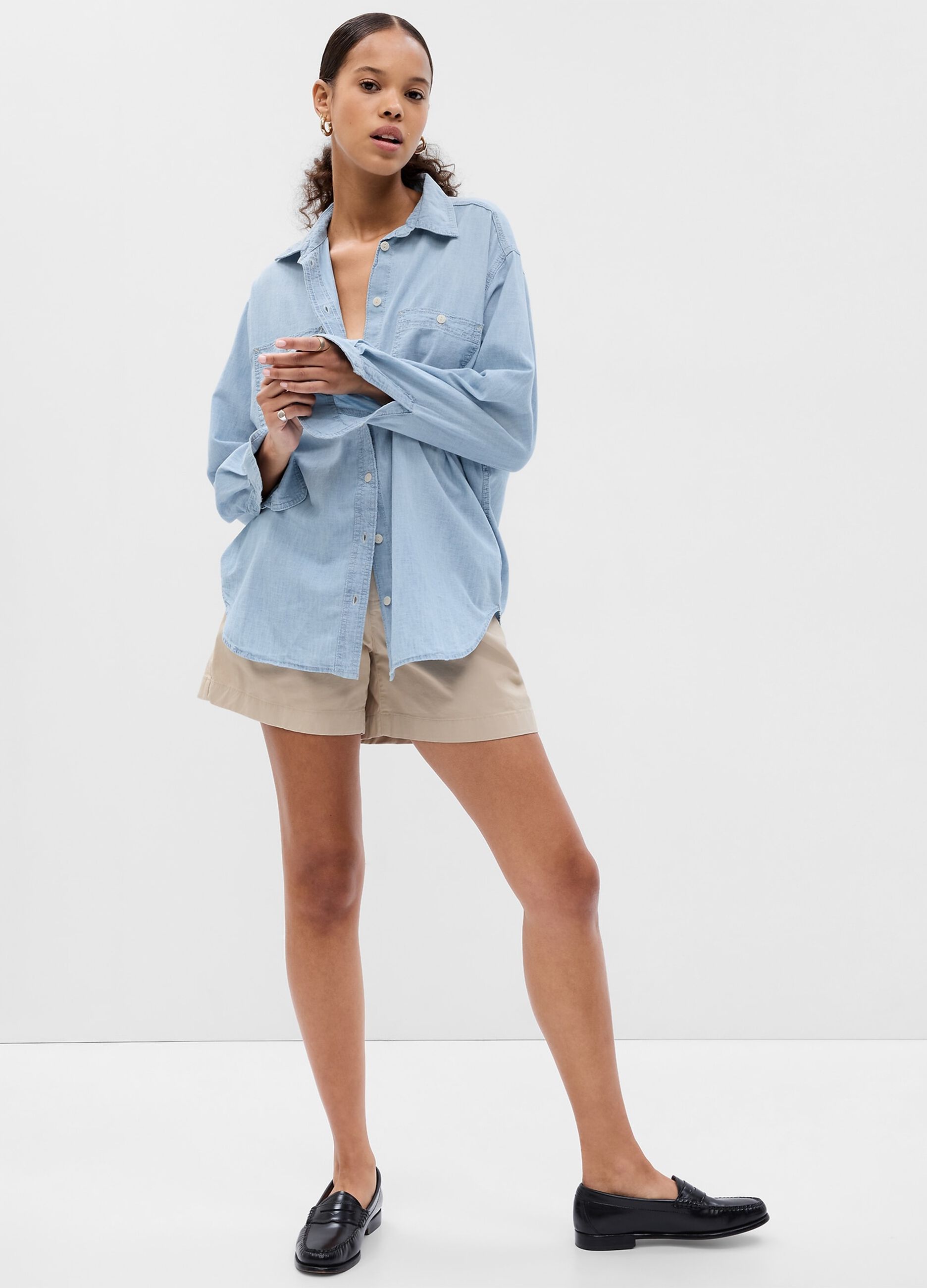 Oversized shirt in denim with pockets
