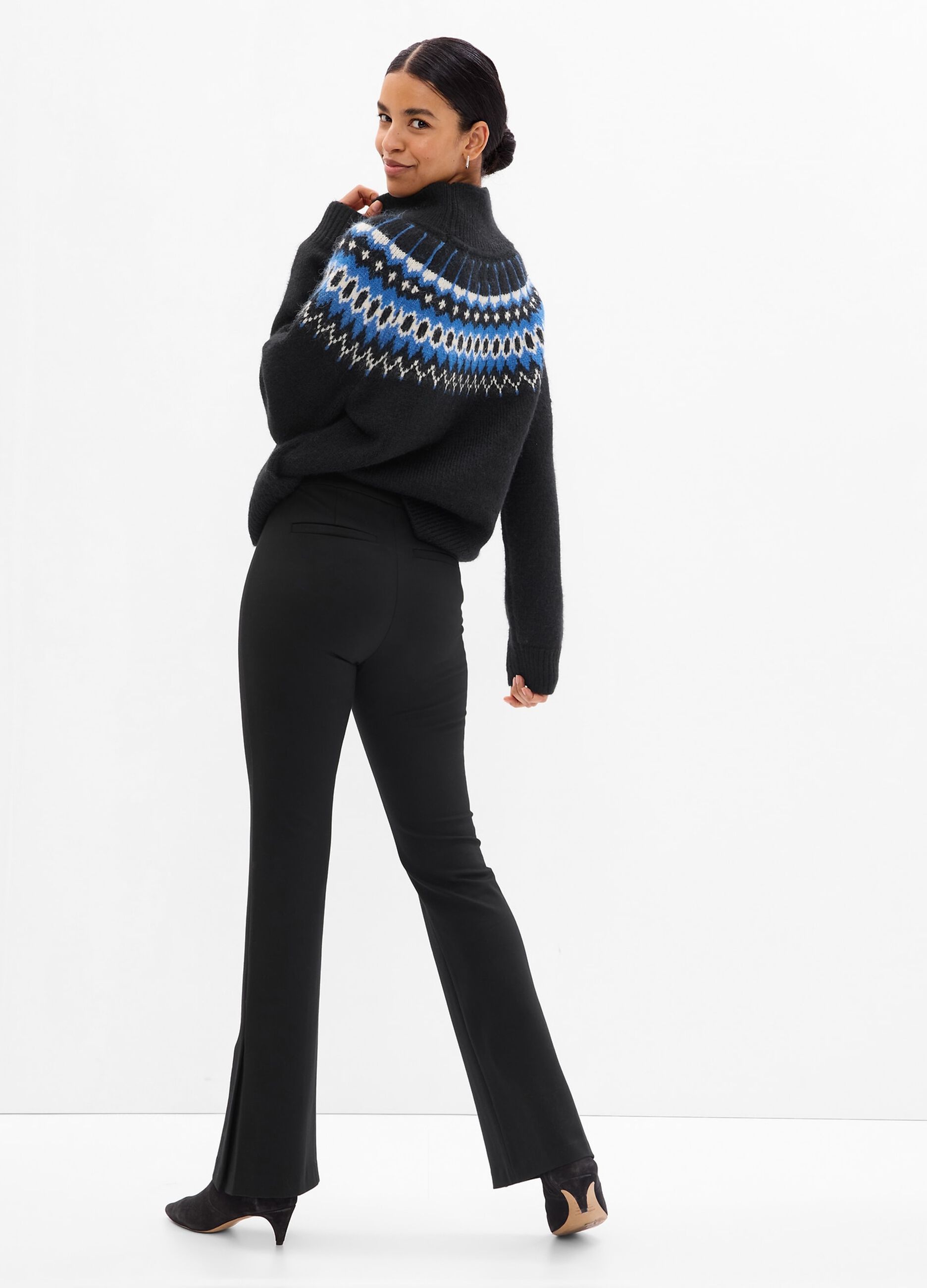 Pantaloni flare fit con spacchi_1