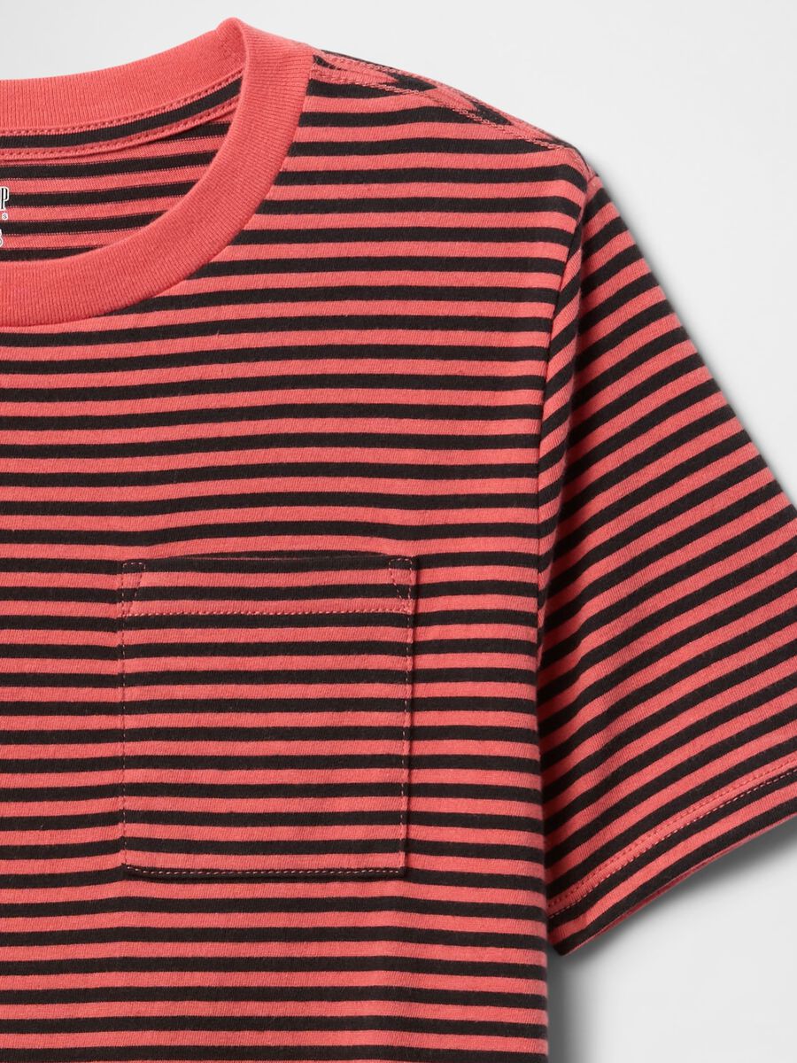 T-shirt a righe rosse e nere con taschino Bambino_3