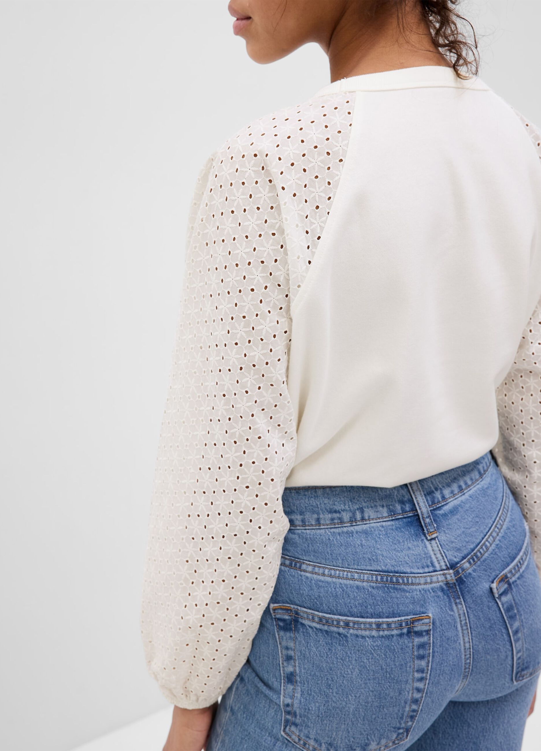 Sweatshirt with broderie anglaise lace sleeves_1