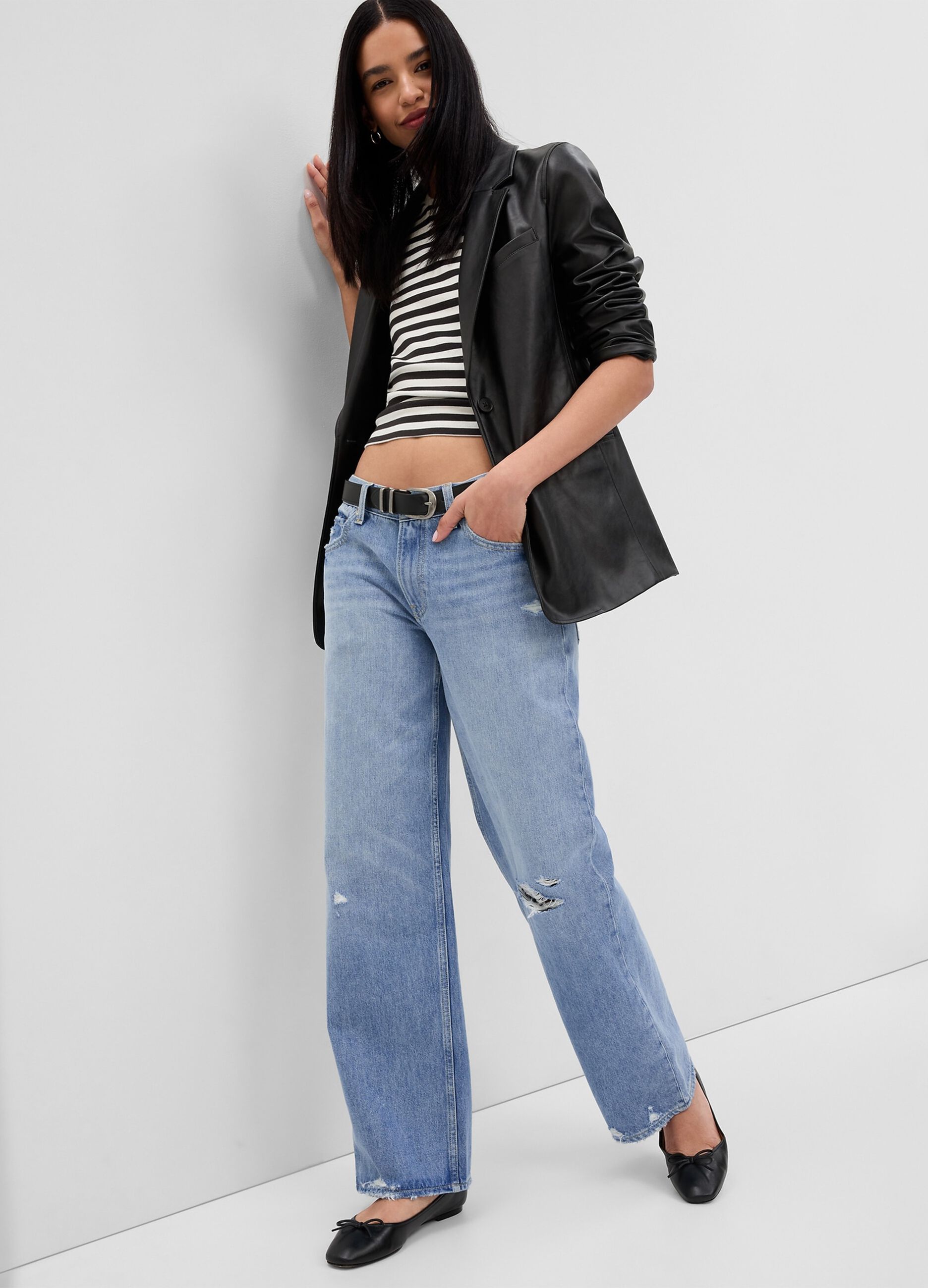 Straight-fit, low-rise jeans with worn look