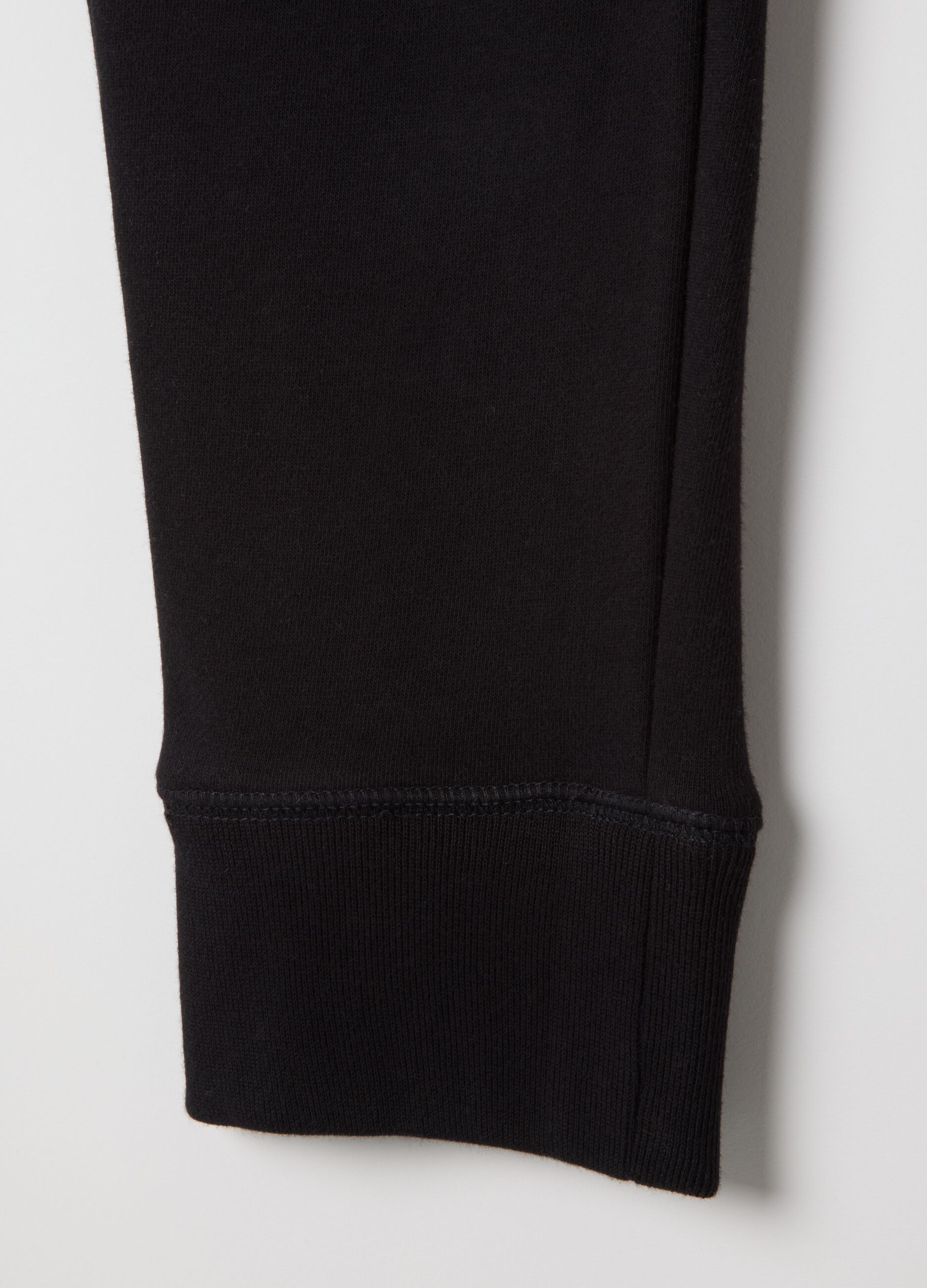 Pantaloni sportivi neri con logo GAP_3