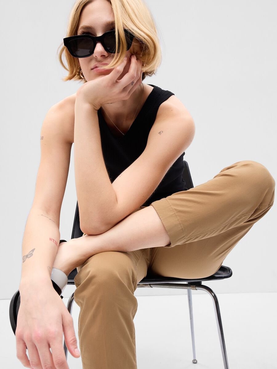 Slim-fit mid-rise chino trousers Woman_2