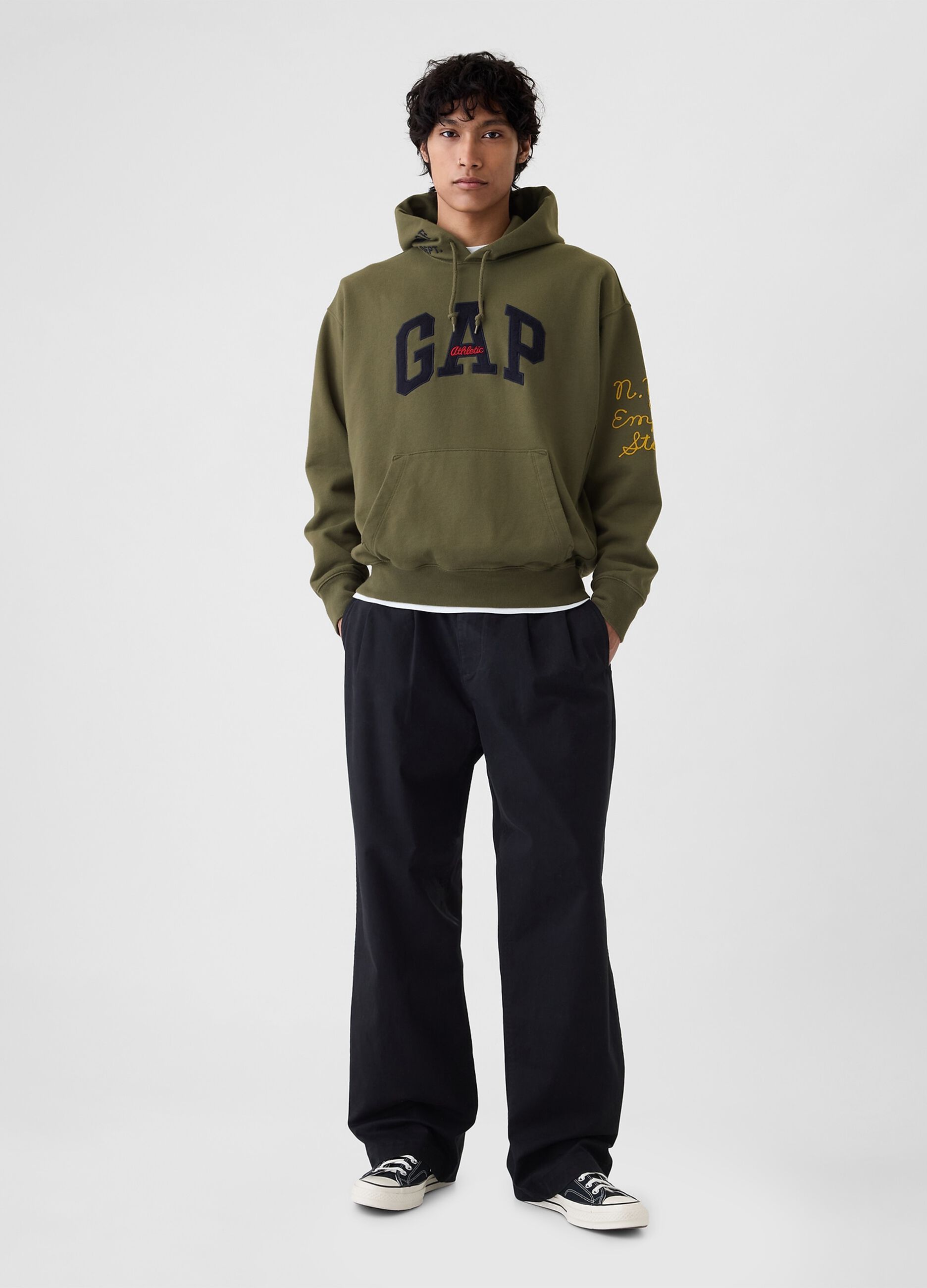 Felpa con cappuccio e patch logo_1